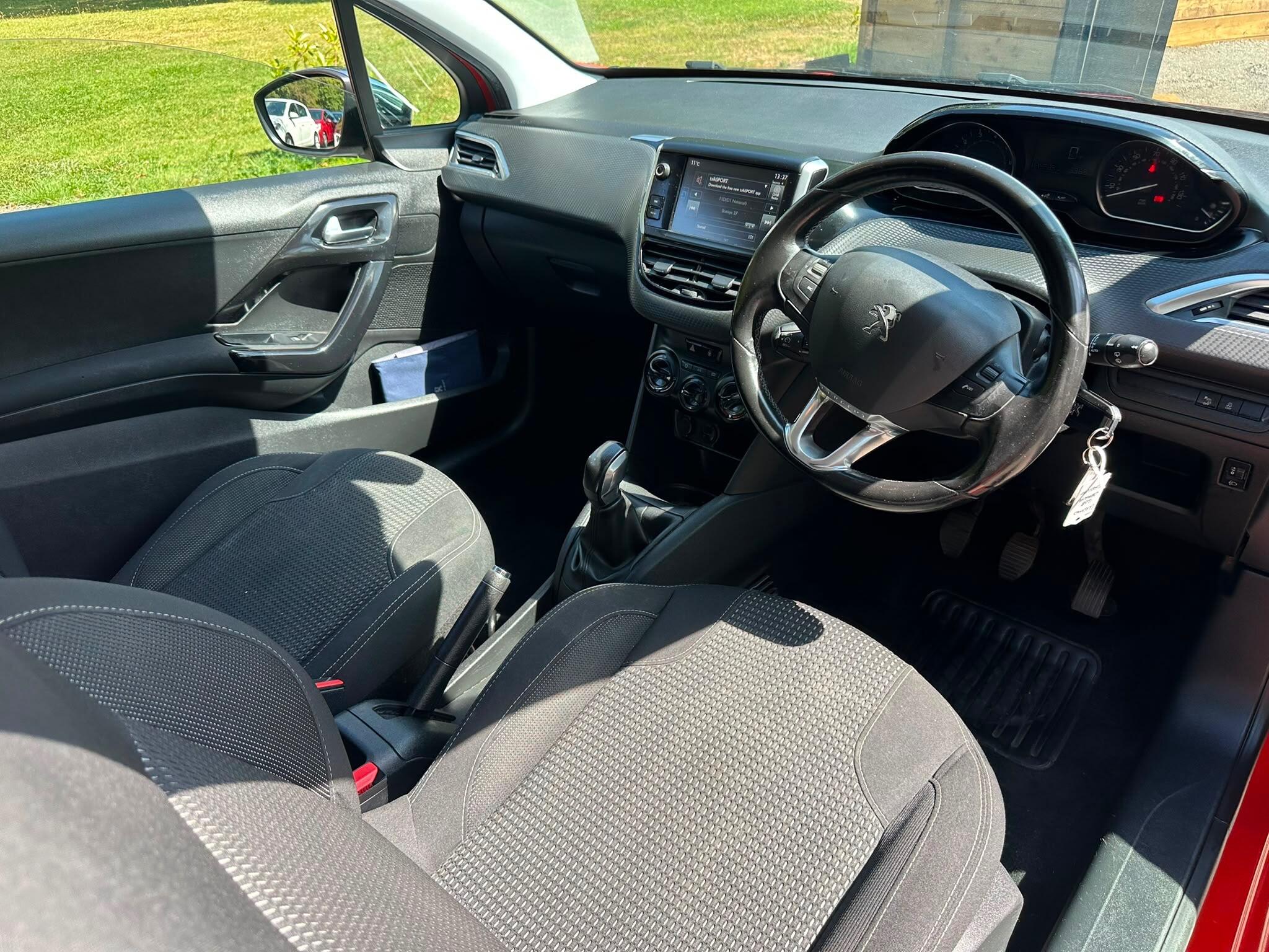 Peugeot 208 view 19