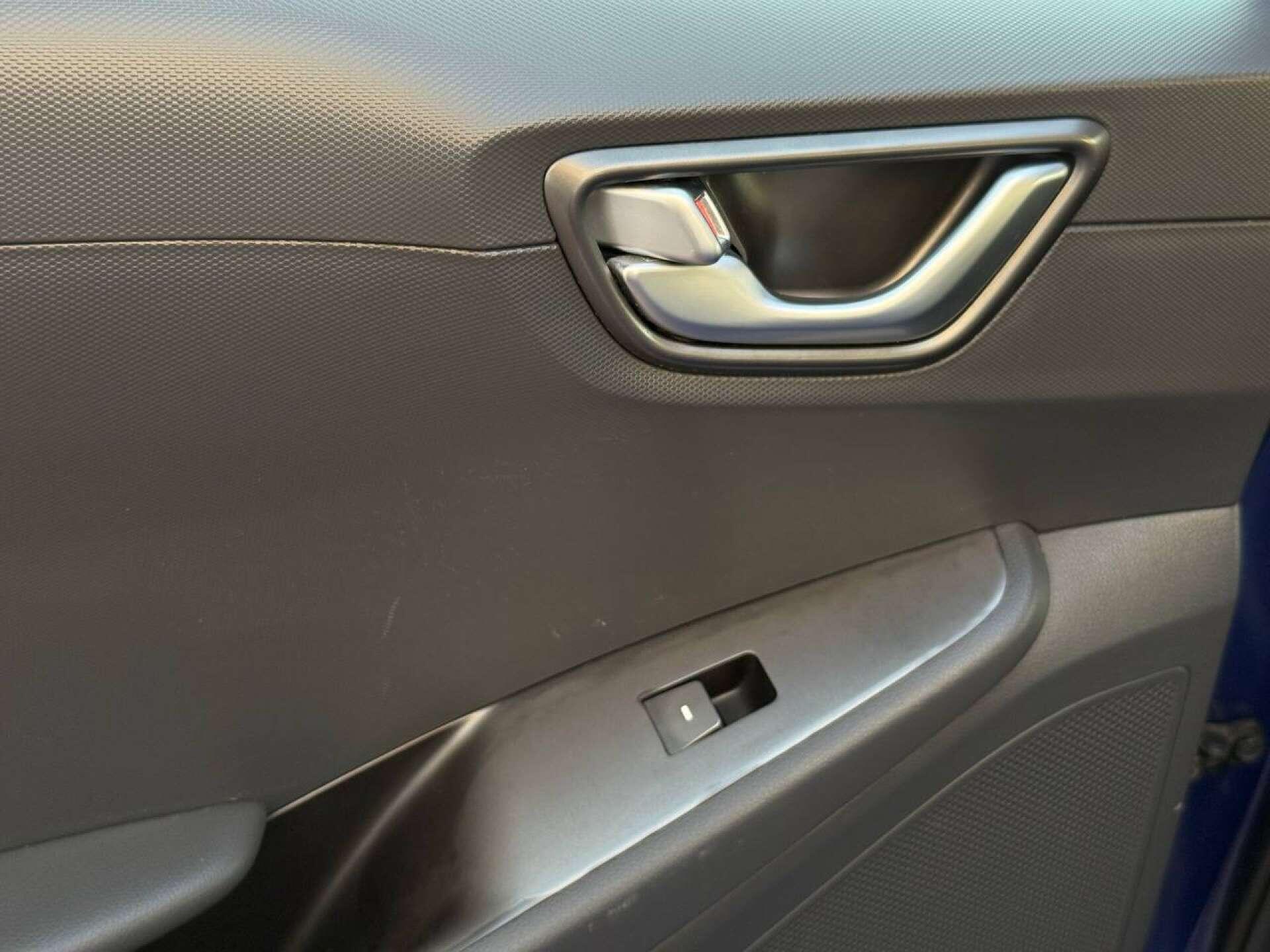 Hyundai Ioniq view 34