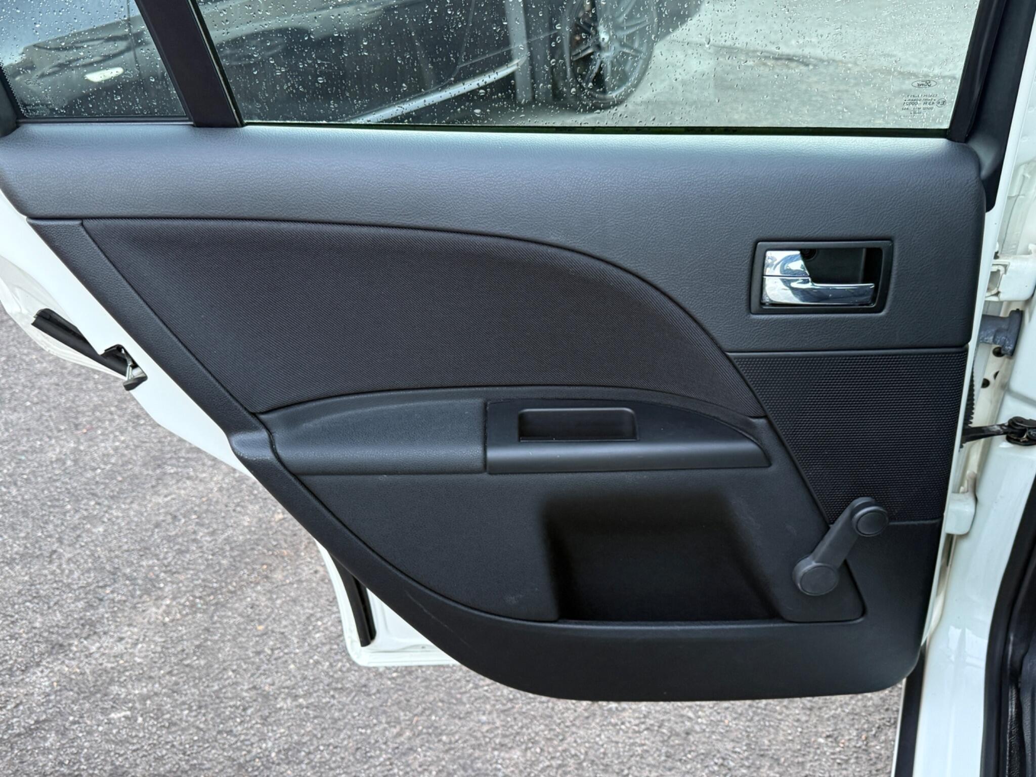 Ford Mondeo - Image 31