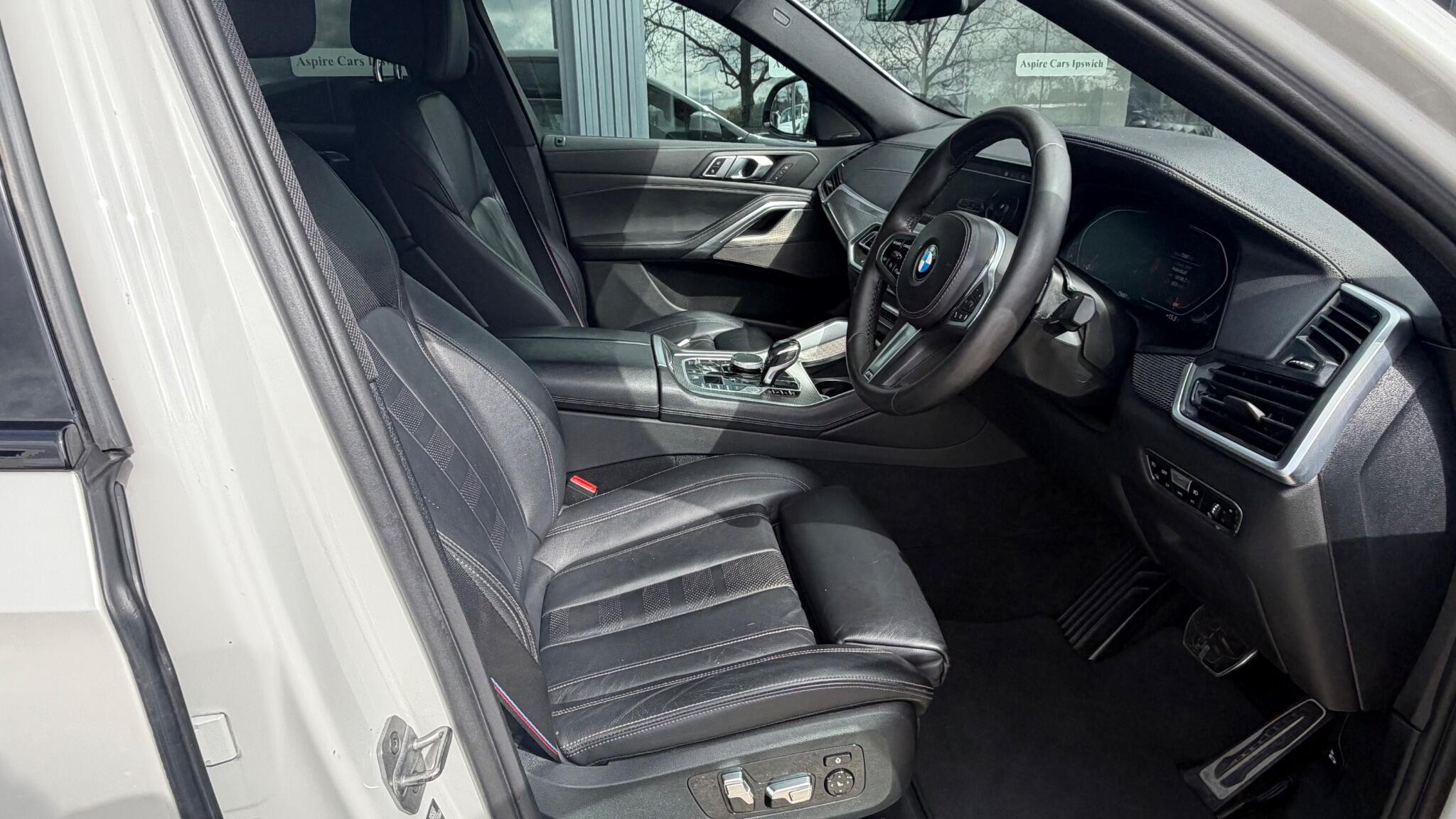 BMW X6 view 11