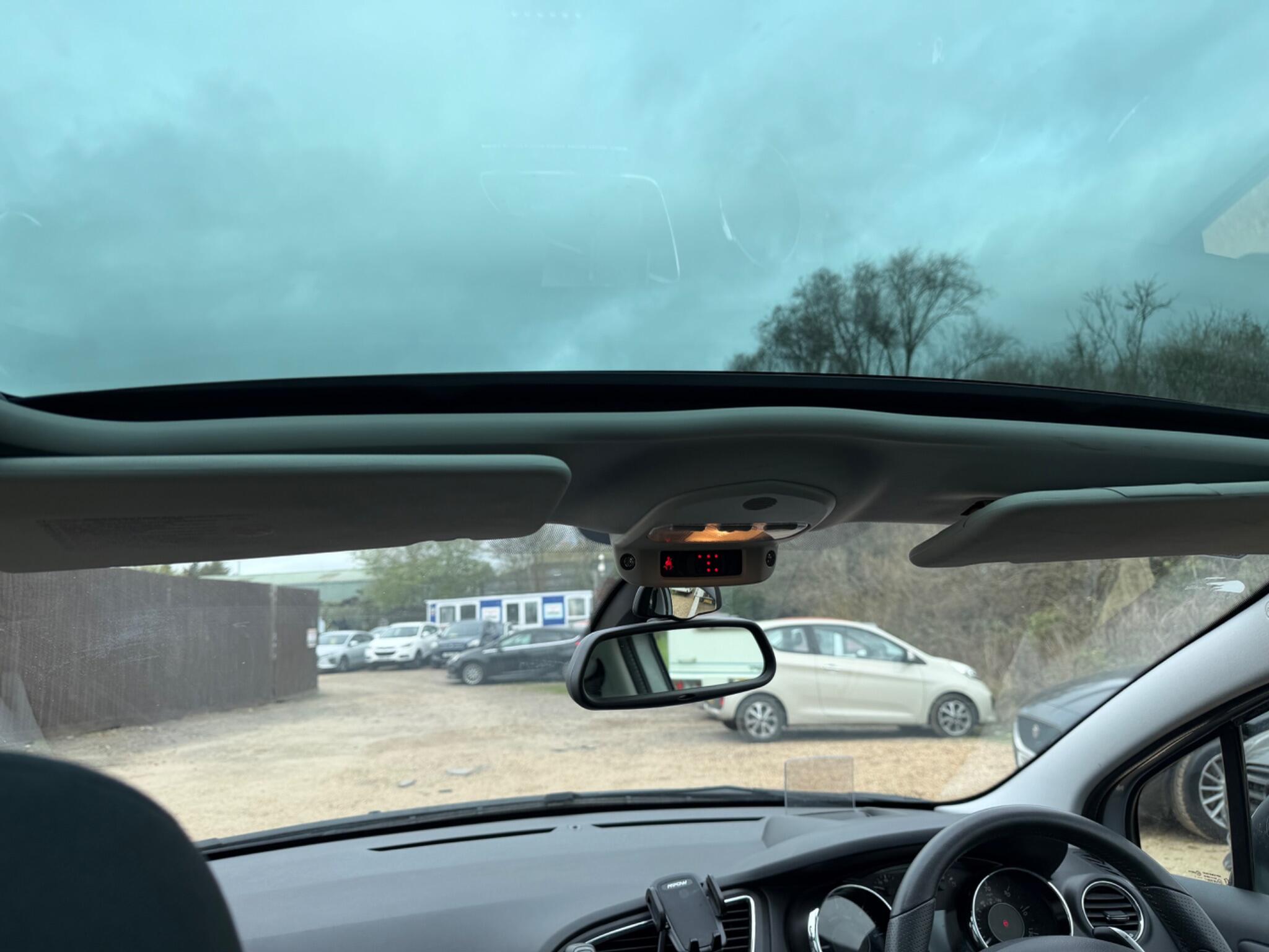 2013 Peugeot 5008 1.6 e-HDi Allure EGC Euro 5 (s/s) 5dr image 24