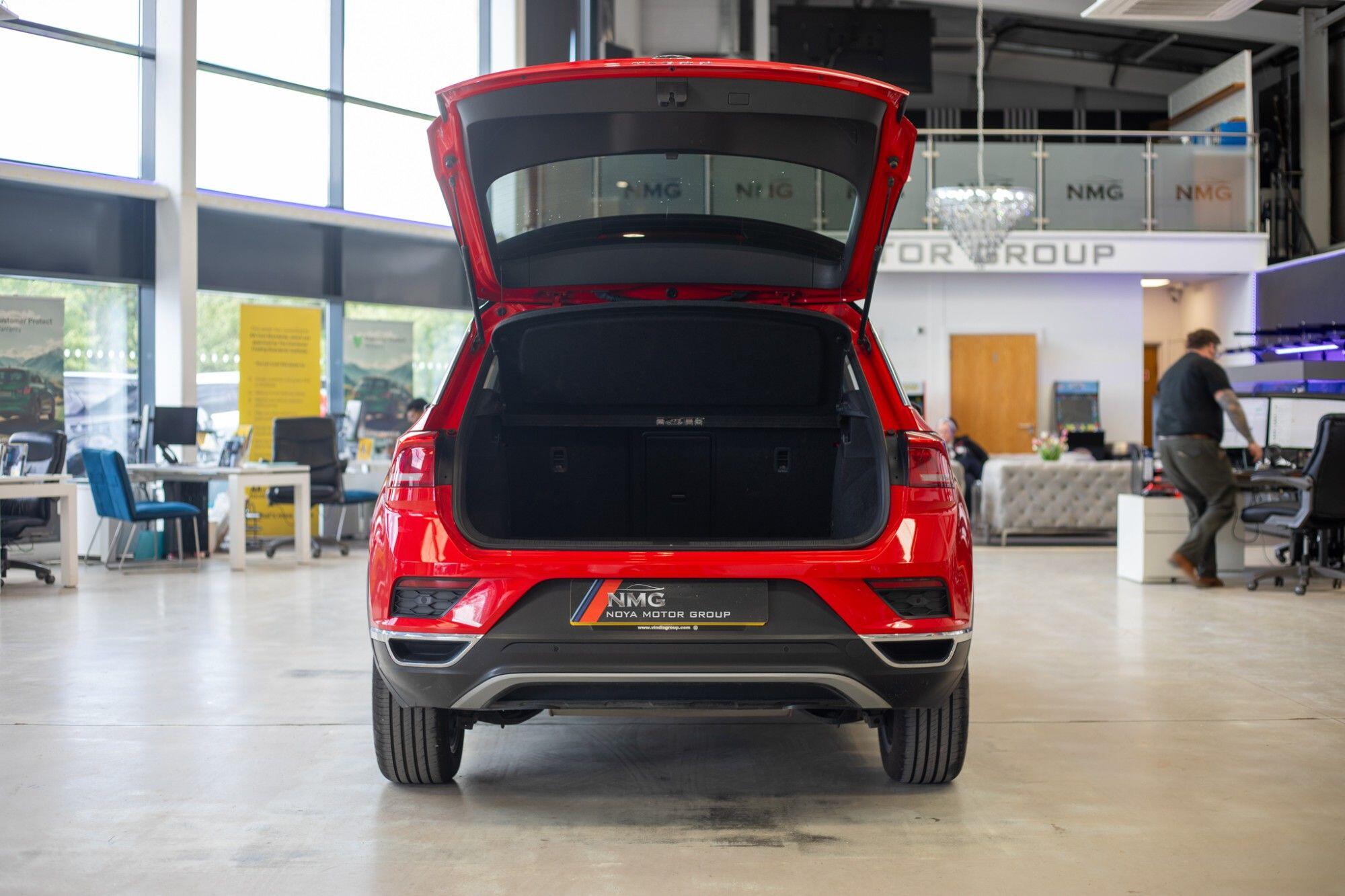 Volkswagen T-Roc view 35