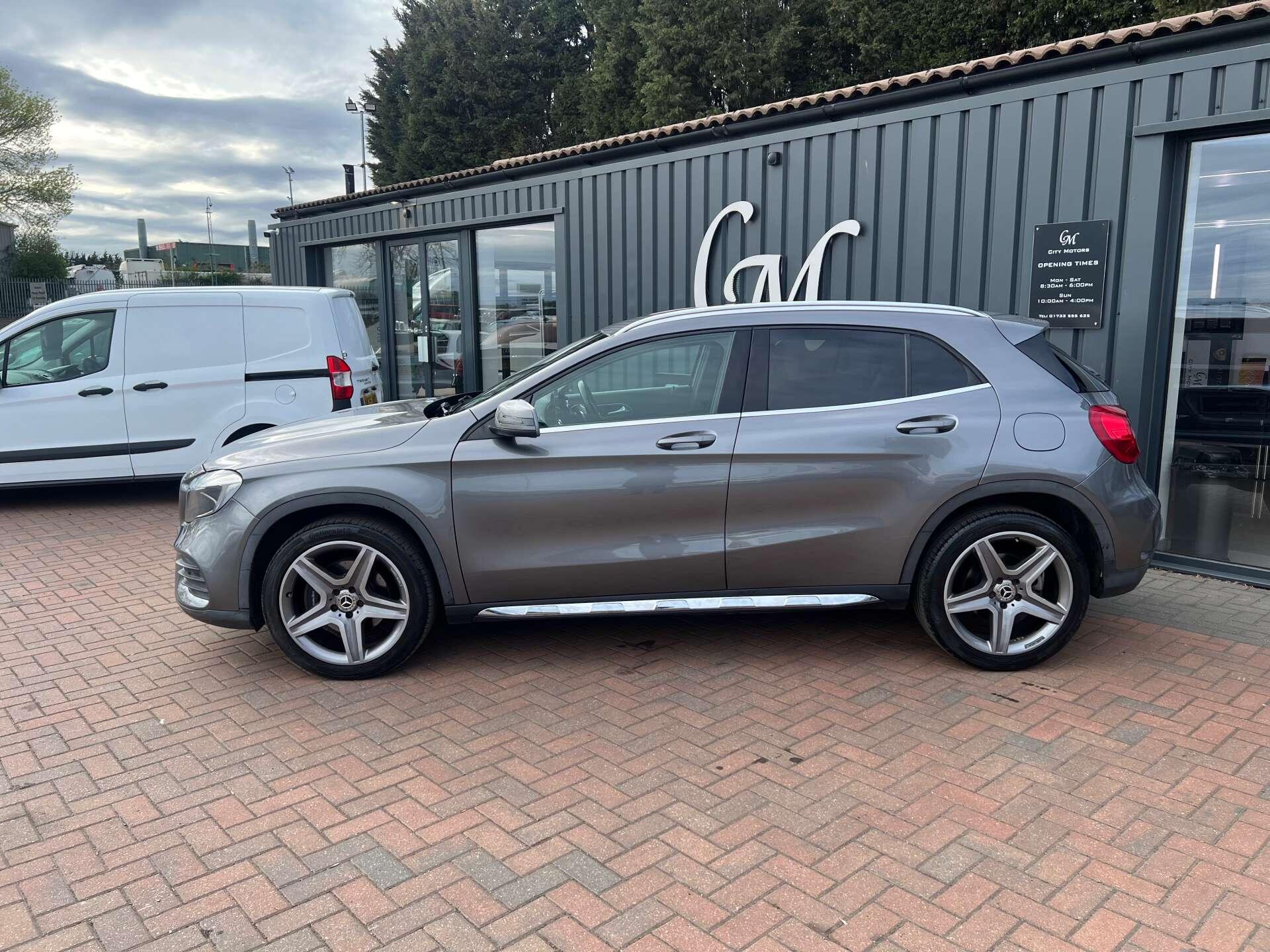 Mercedes-Benz GLA view 12