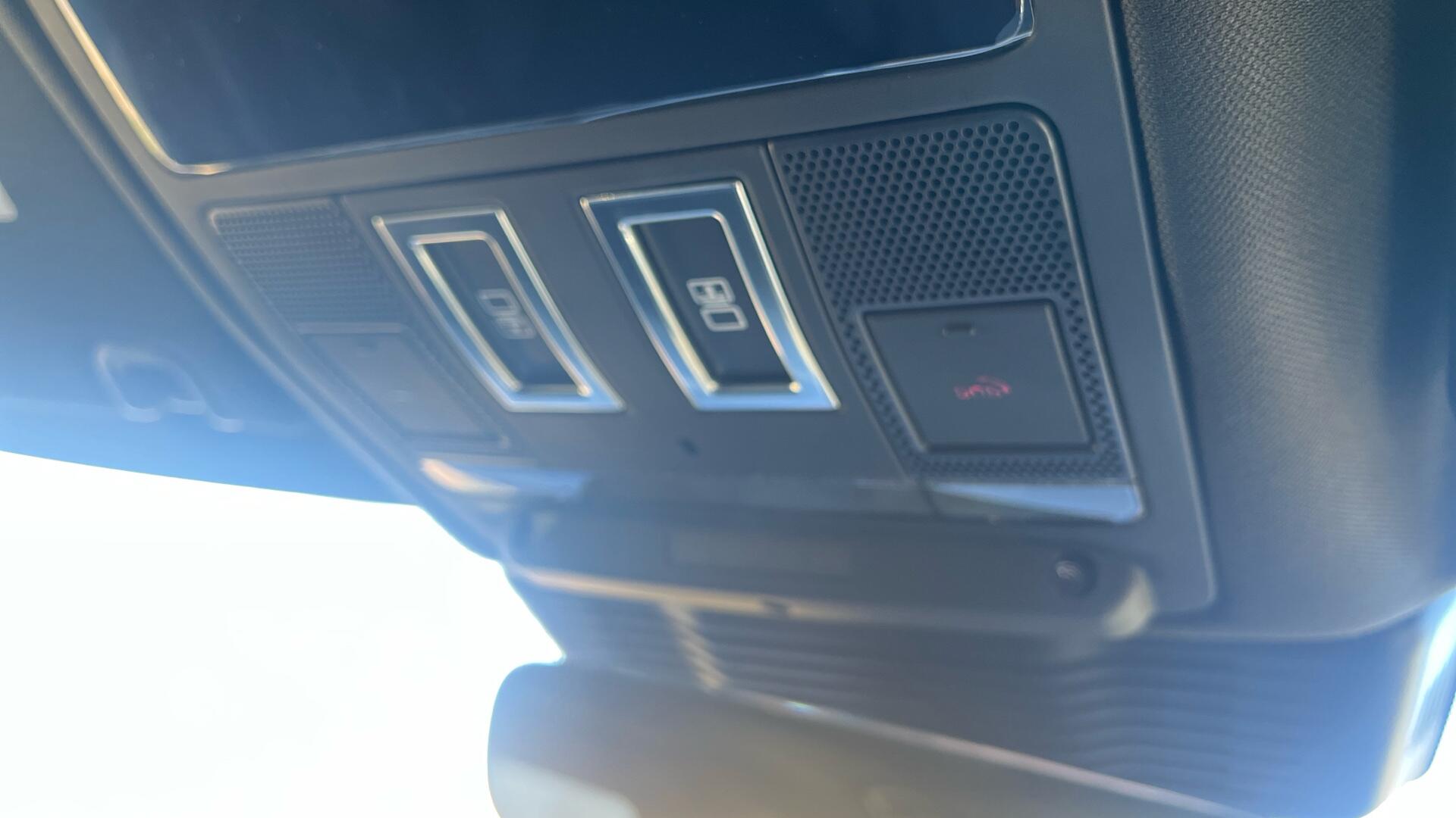 Land Rover Discovery view 33
