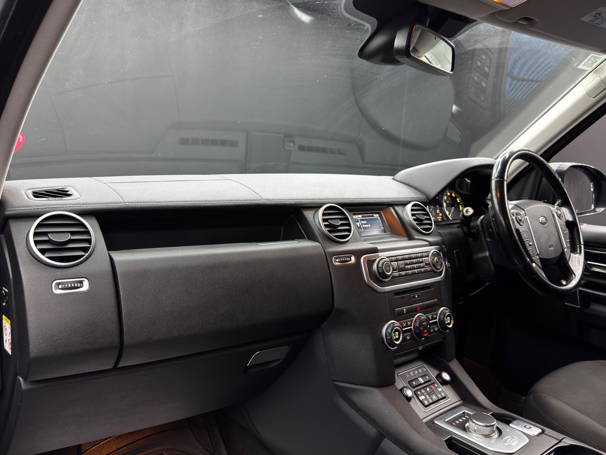 Land Rover Discovery view 11