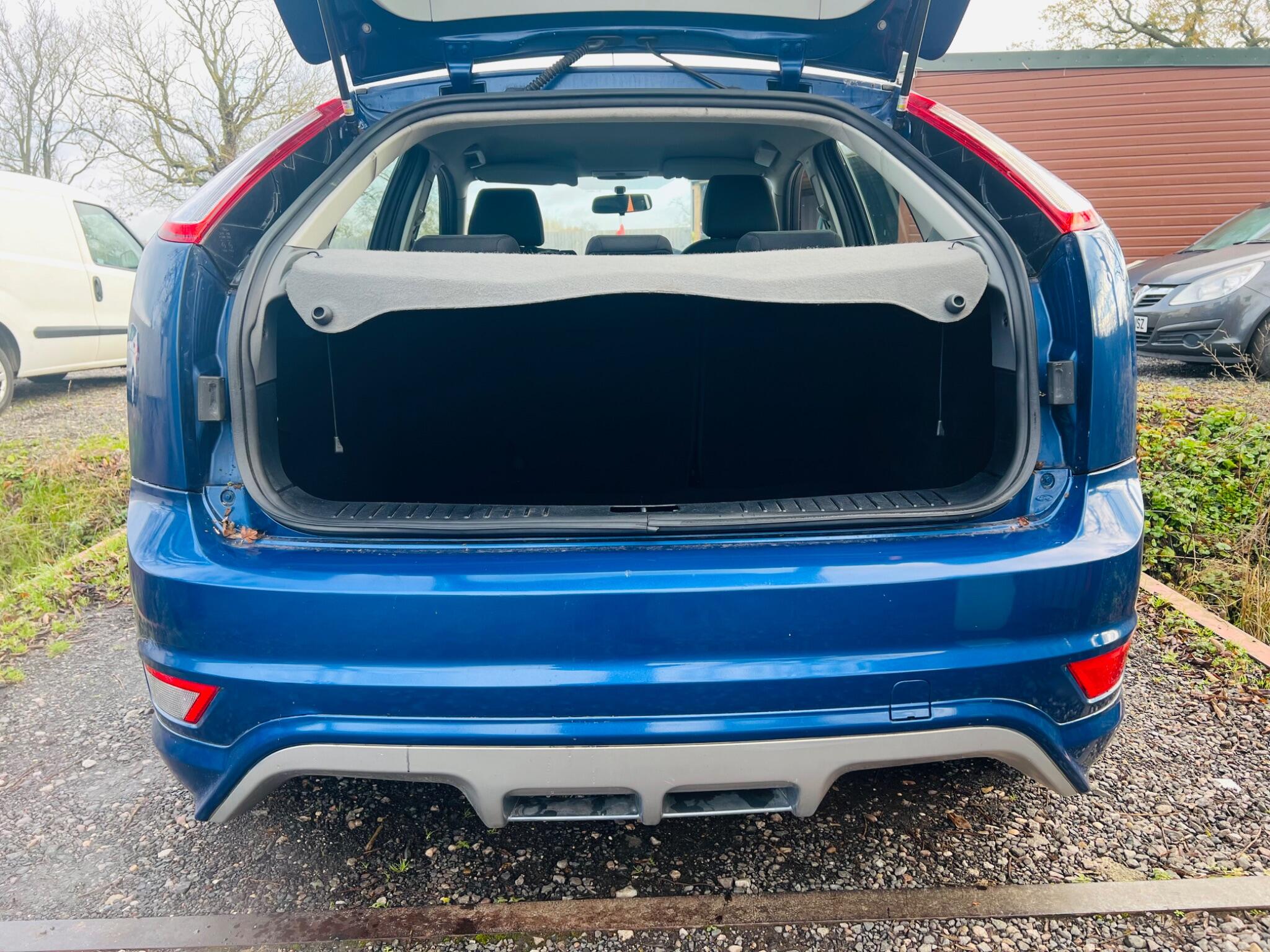 2009 Ford Focus image 17