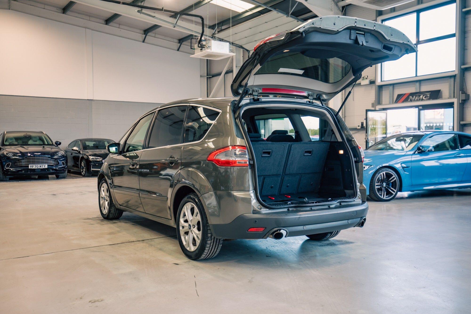 Ford S-Max view 30