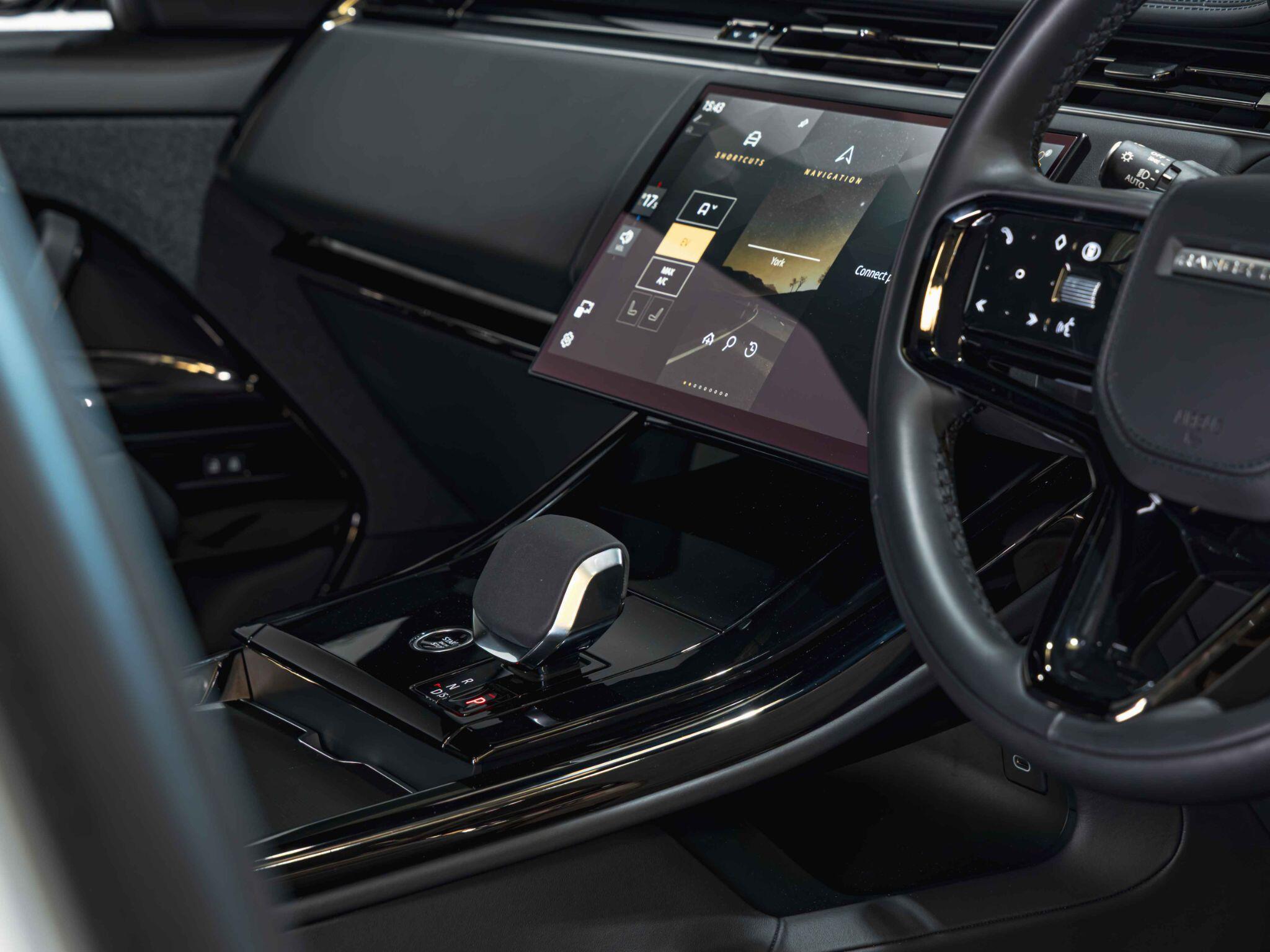 Land Rover Range Rover Sport view 22