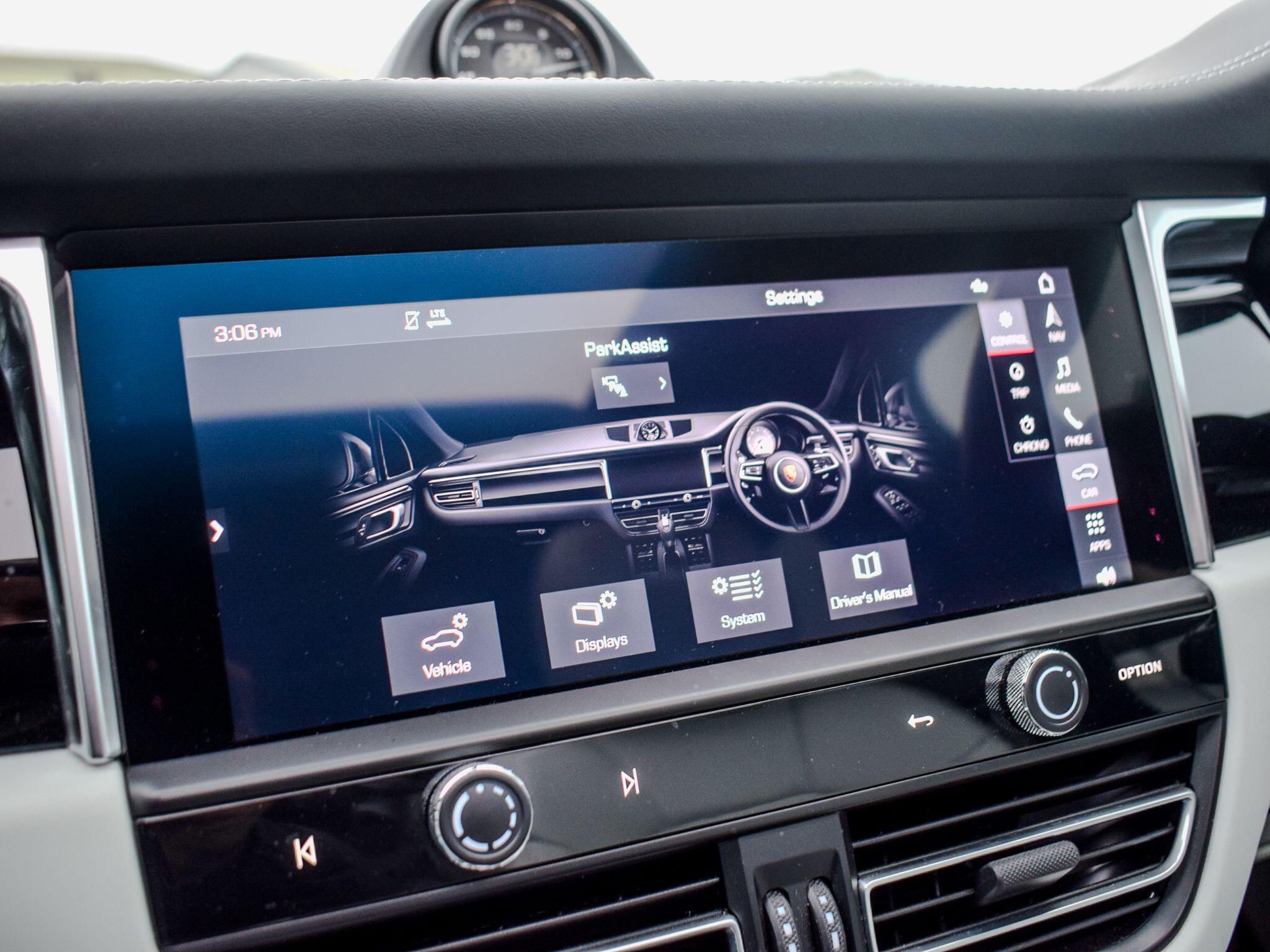 Porsche Macan view 24