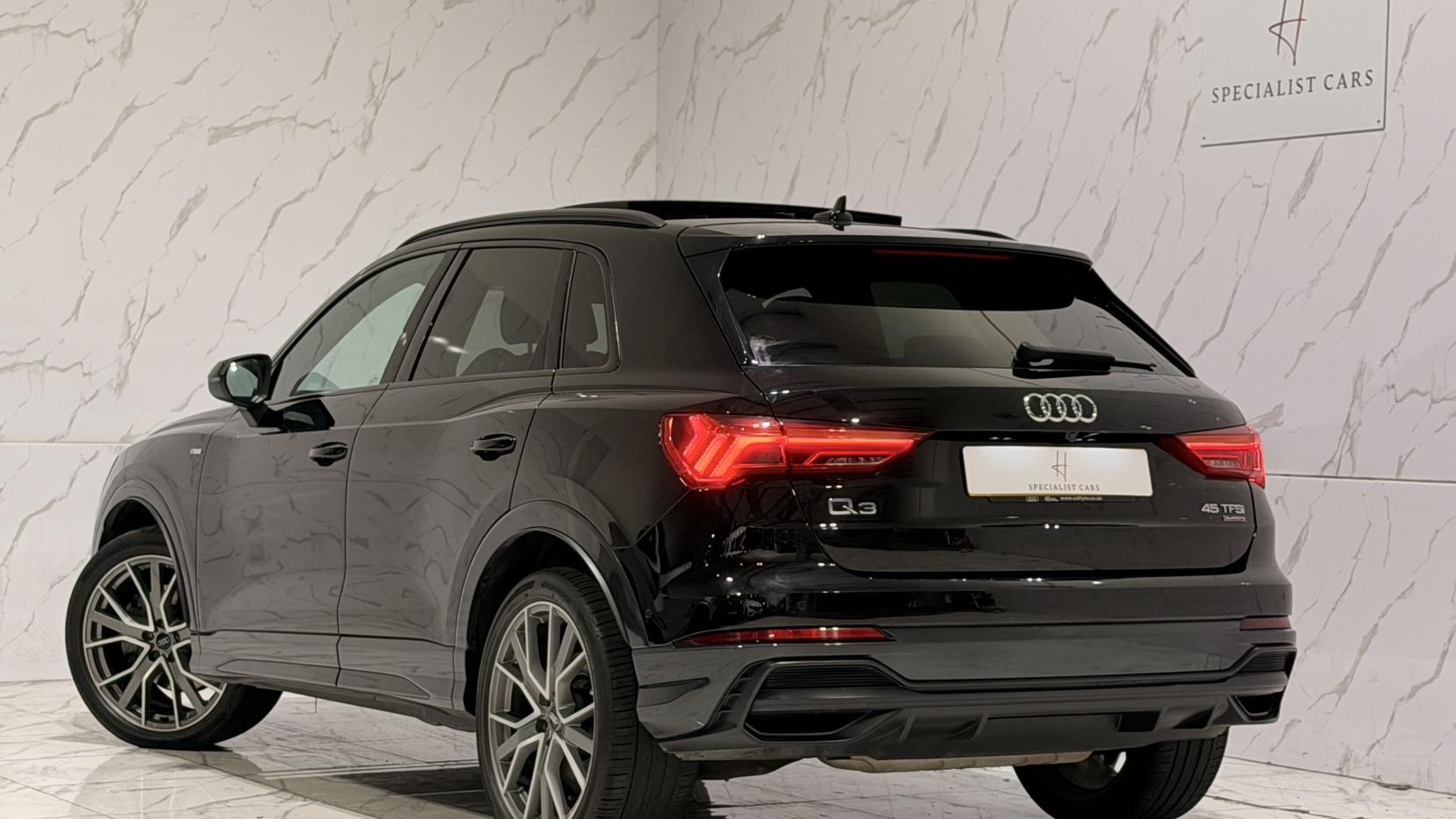 Audi Q3 view 5