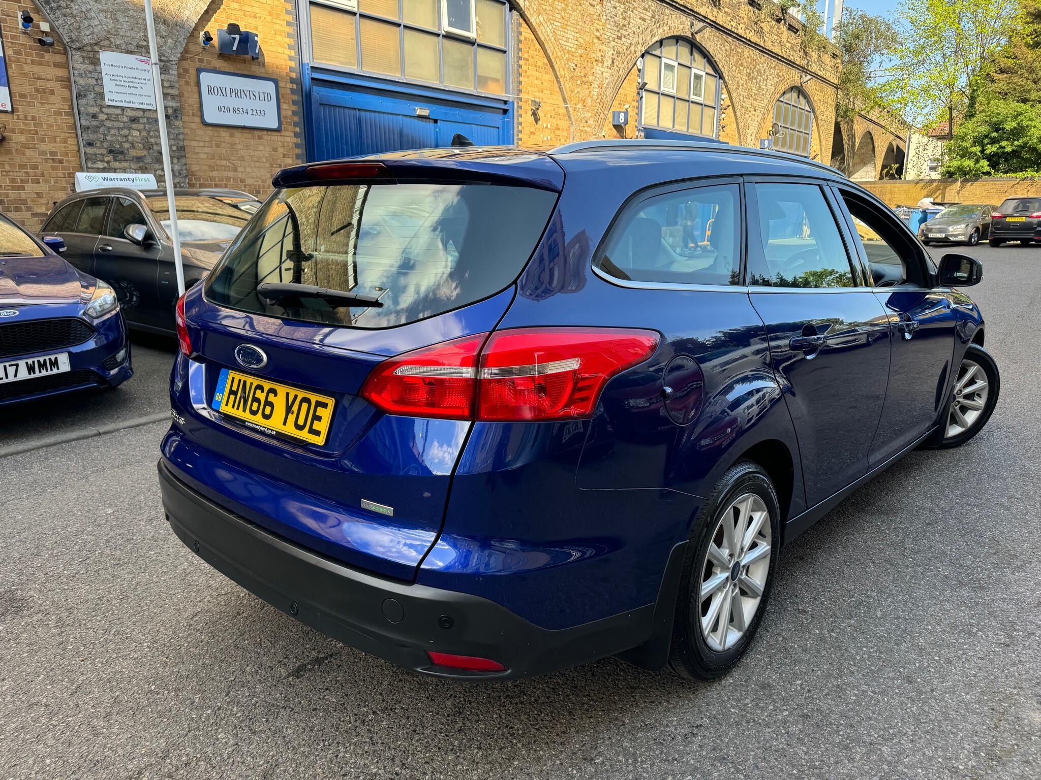 Ford Focus view 10