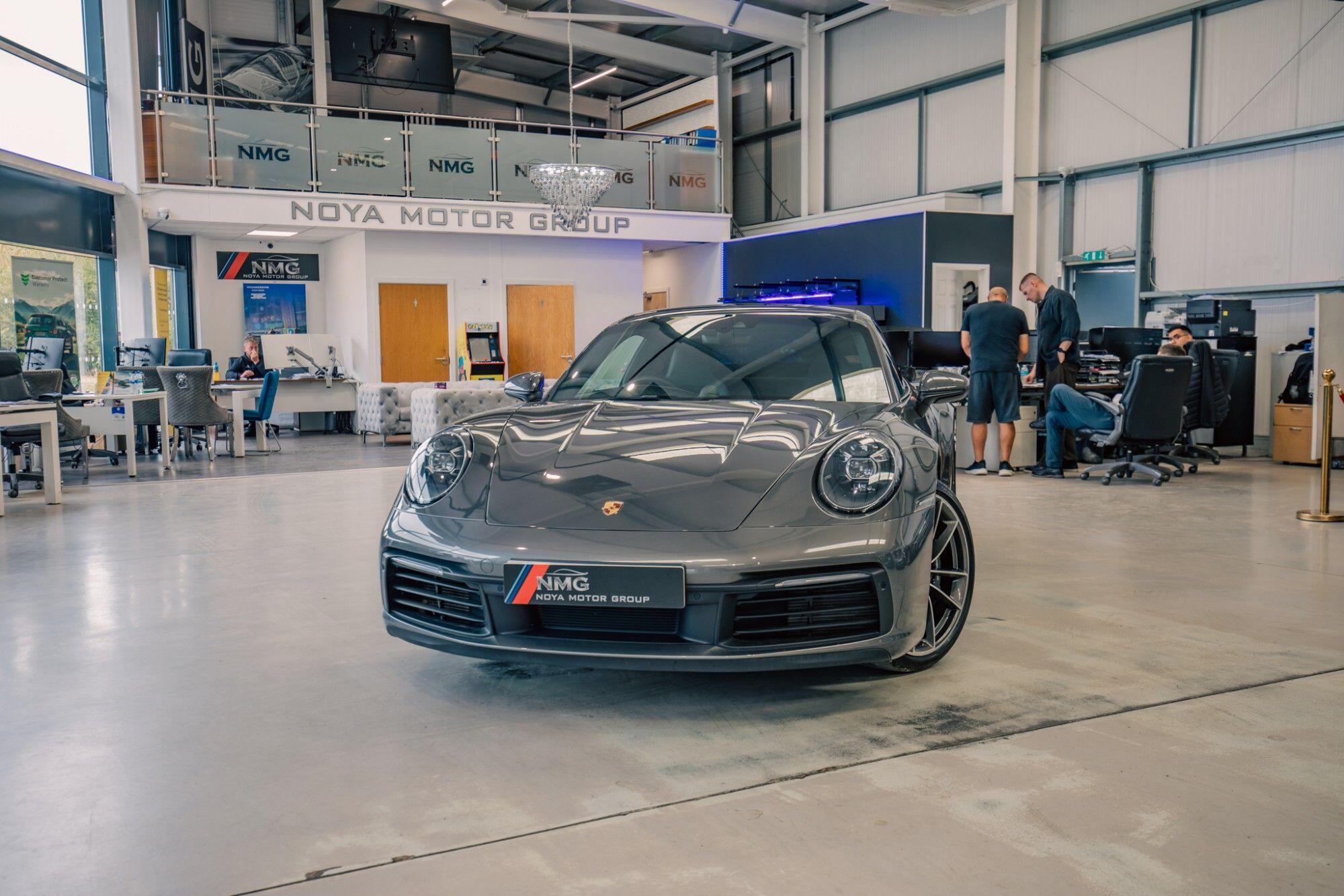 Porsche 911 view 4