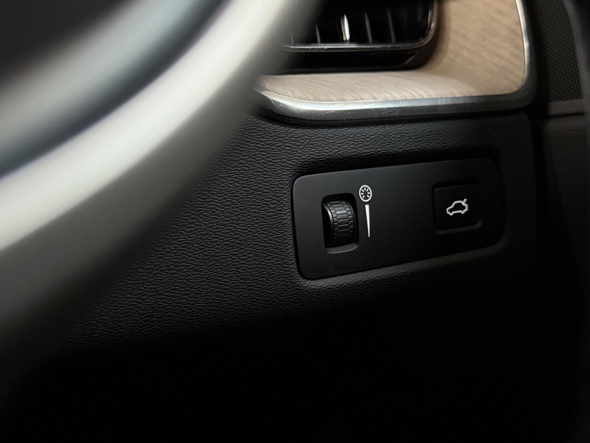 Volvo XC60 view 18