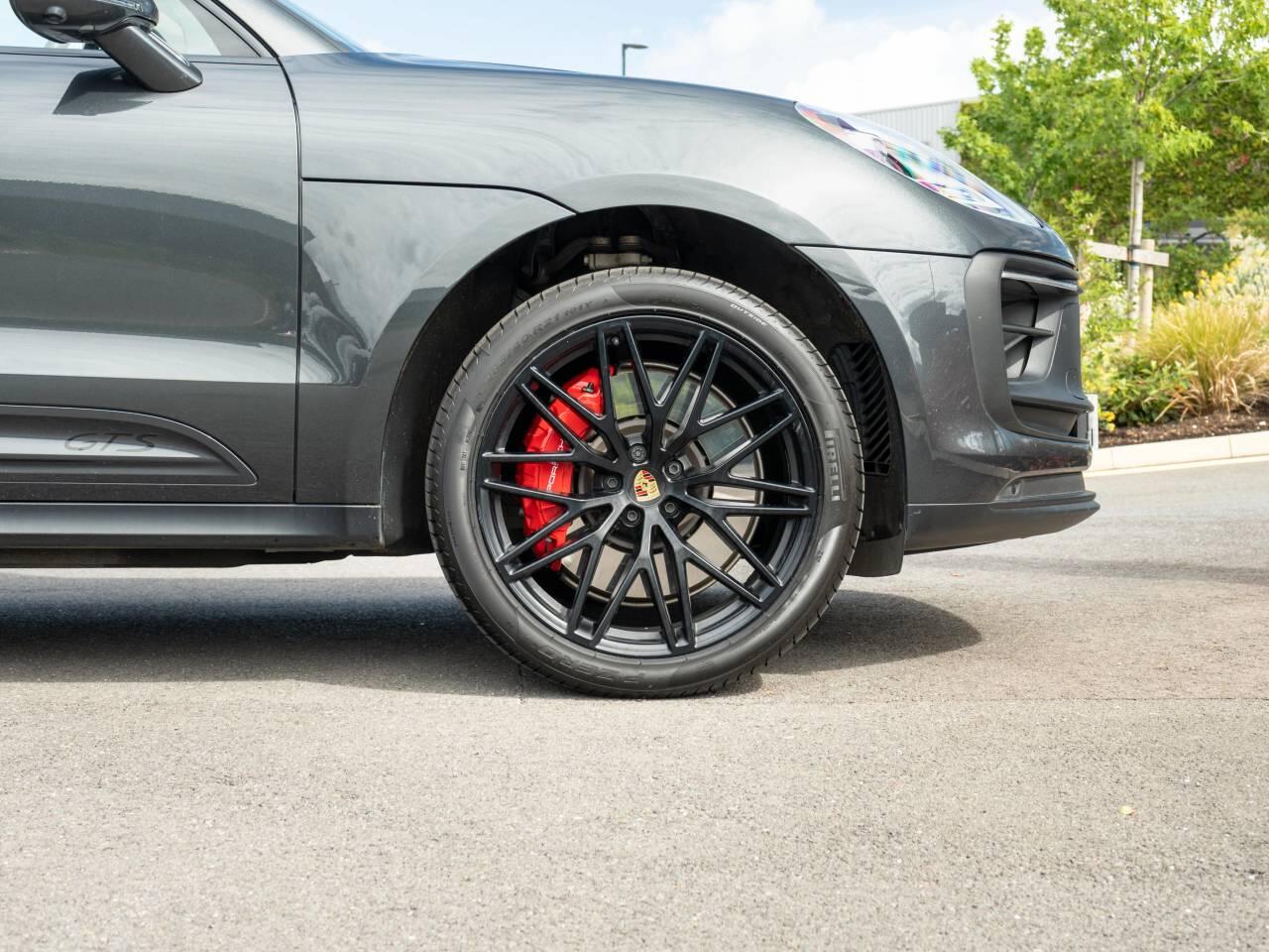 Porsche Macan view 14