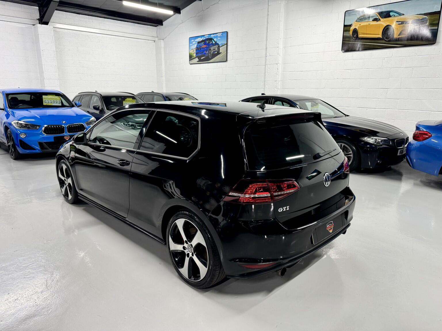 Volkswagen Golf view 19