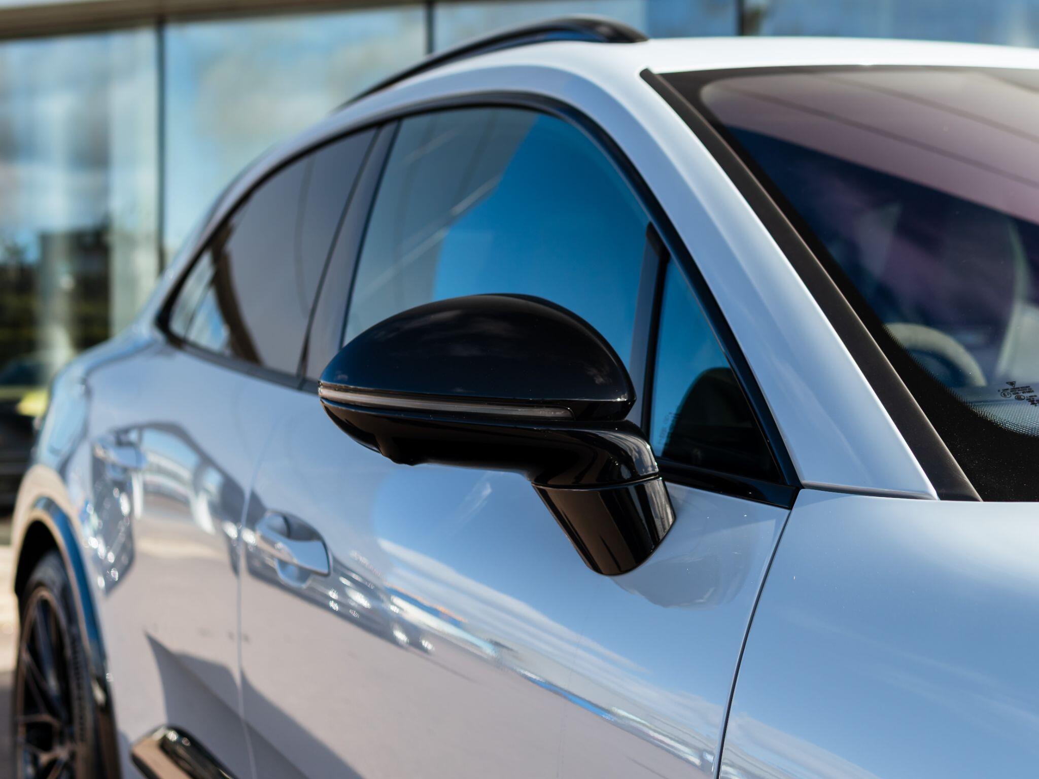 Porsche Macan view 29
