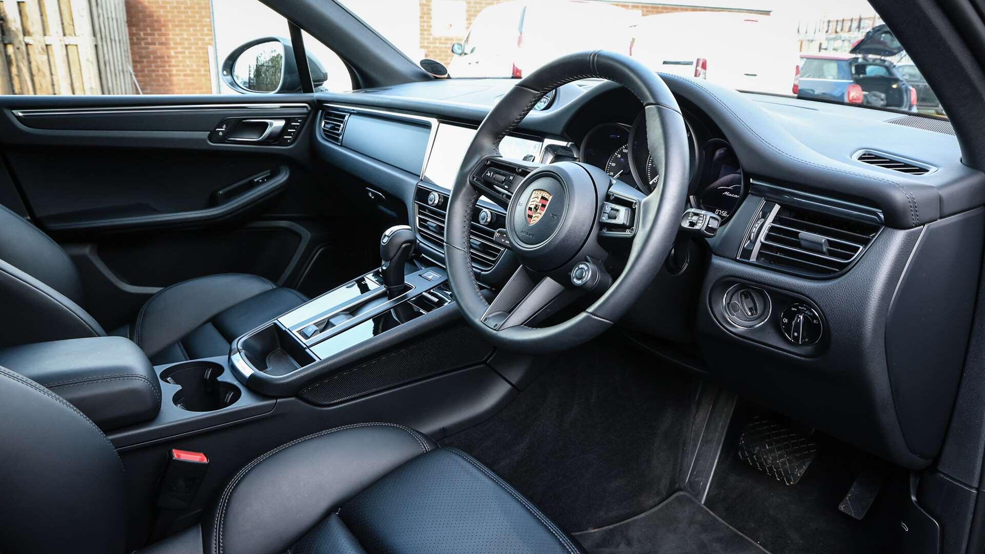 Porsche Macan view 11