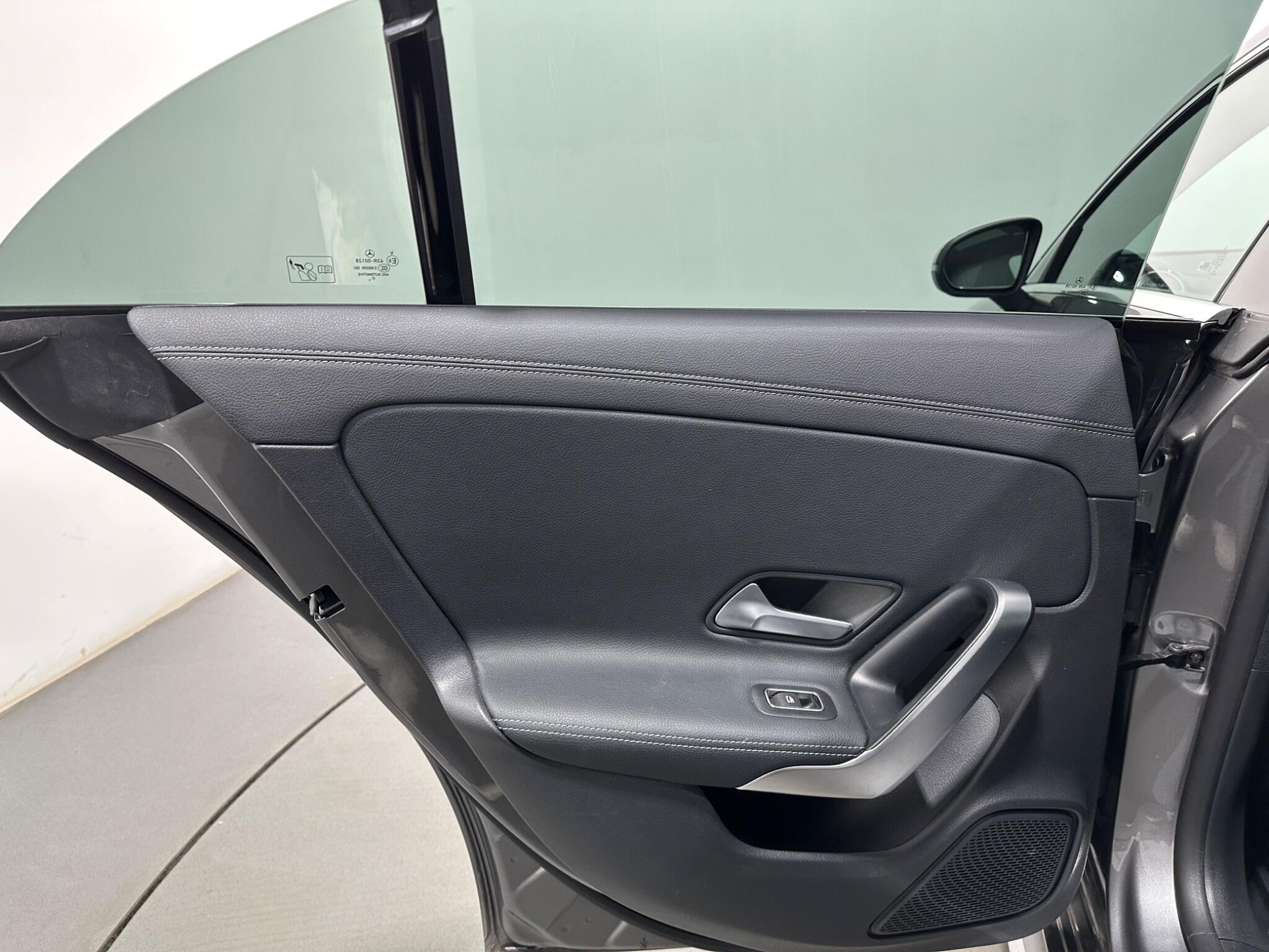Mercedes-Benz CLA view 42