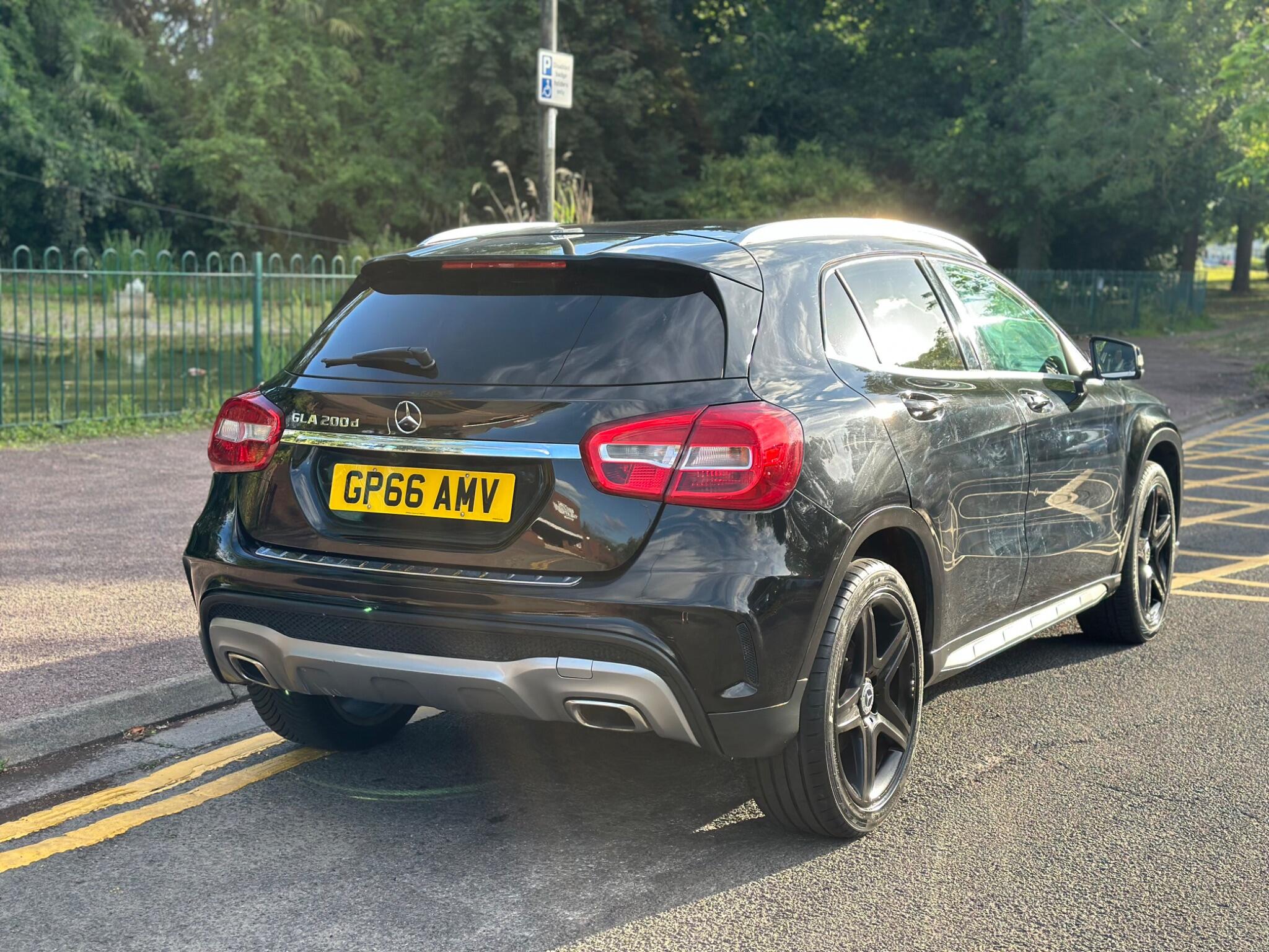Mercedes-Benz Gla view 4