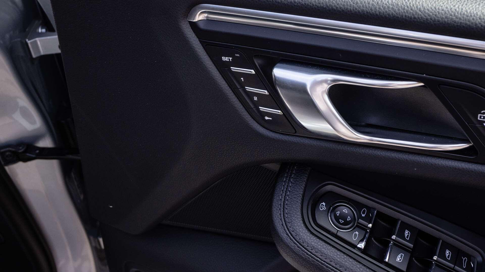 Porsche Macan view 28