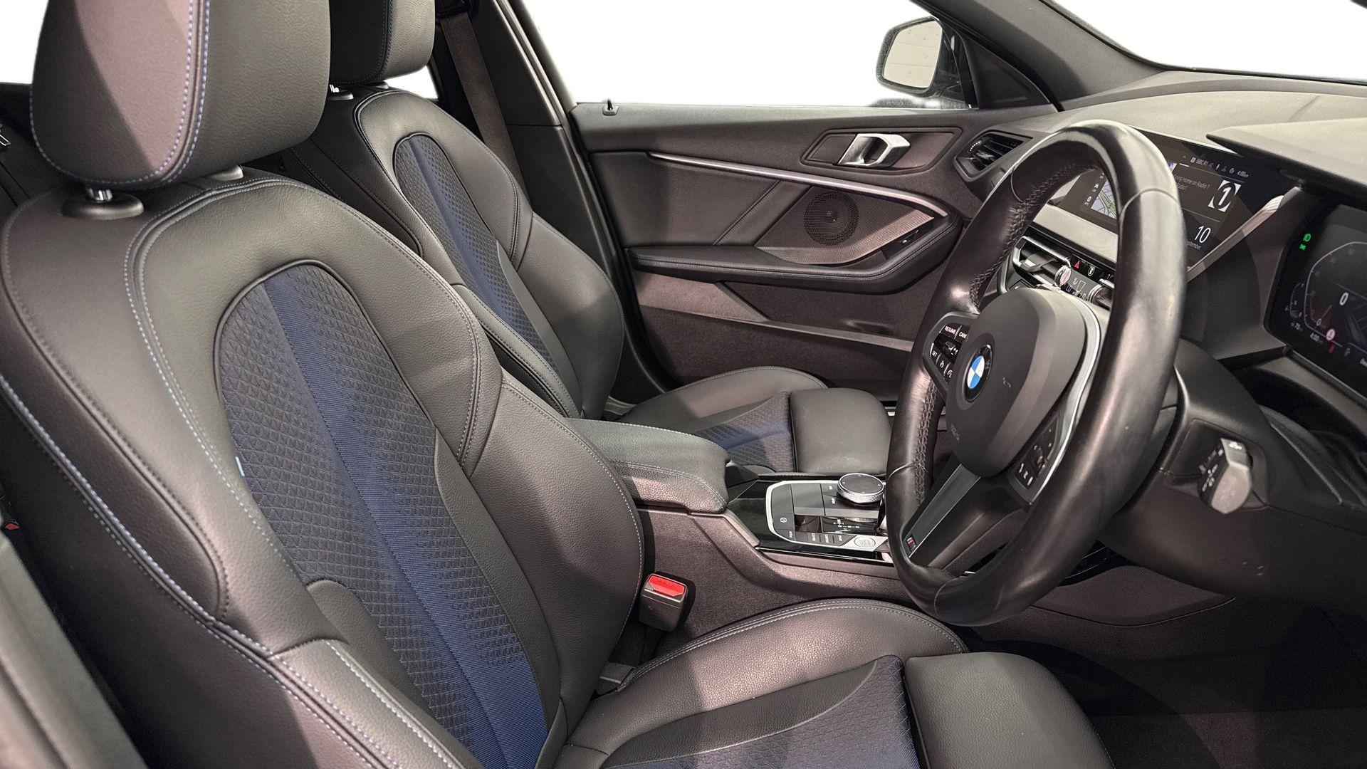 BMW 1 Series view 11