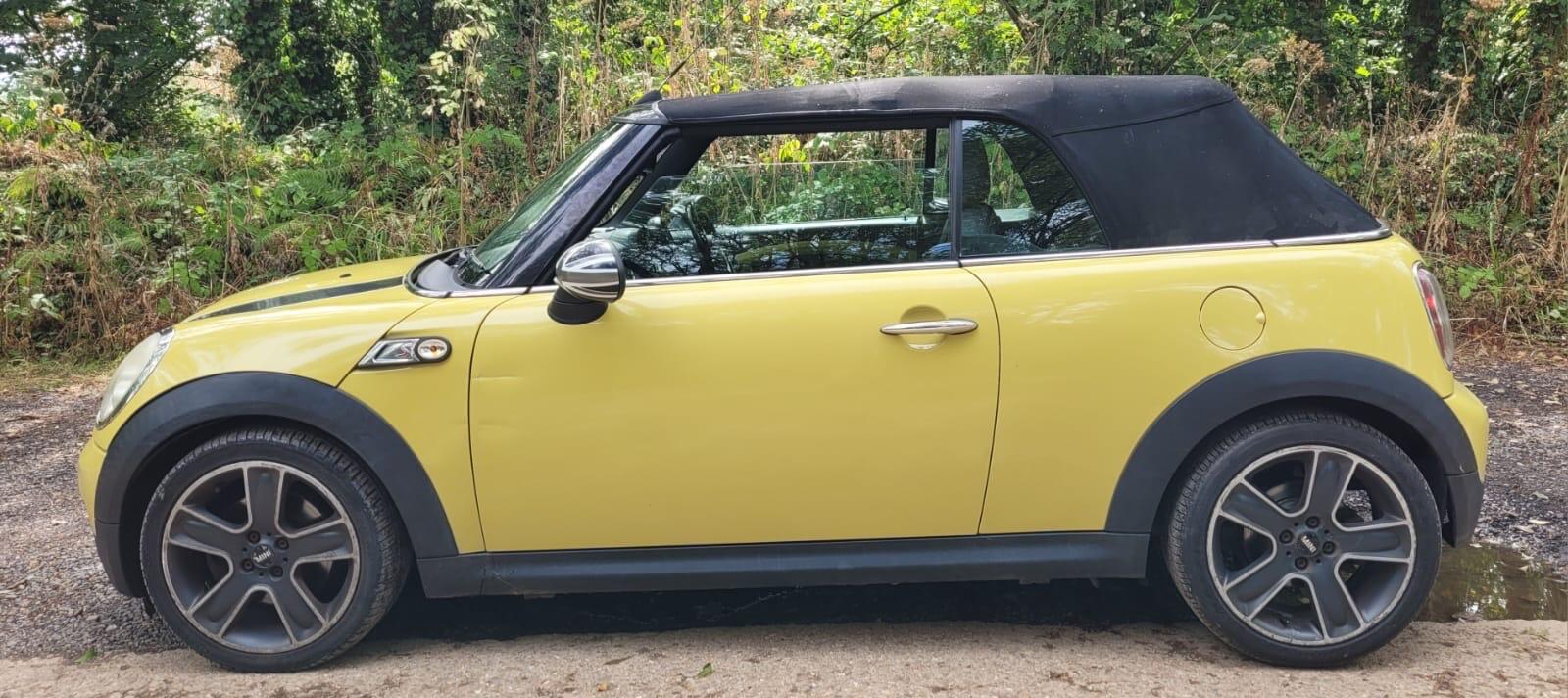 Mini Convertible view 8