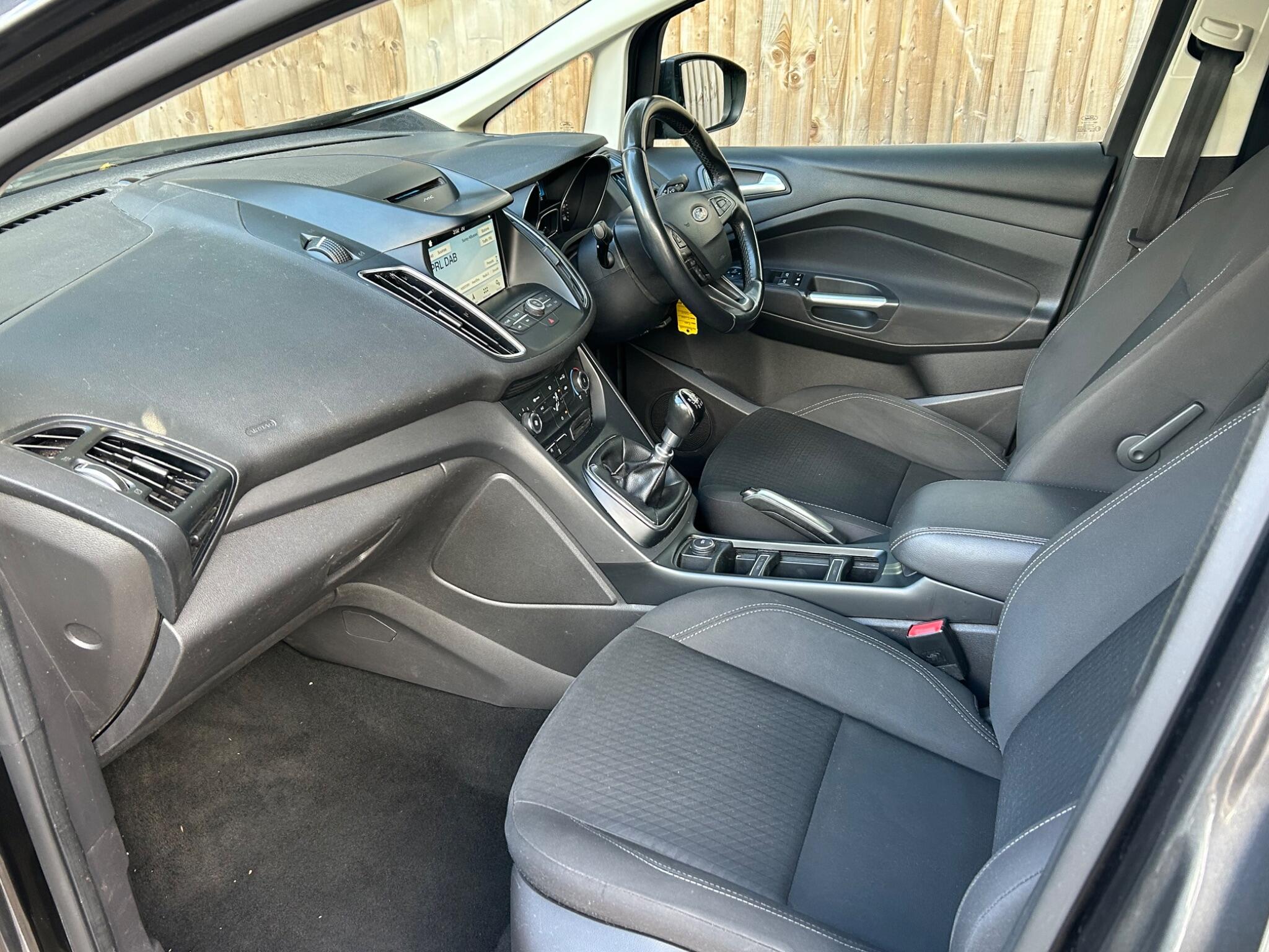 Ford Grand C-Max view 4