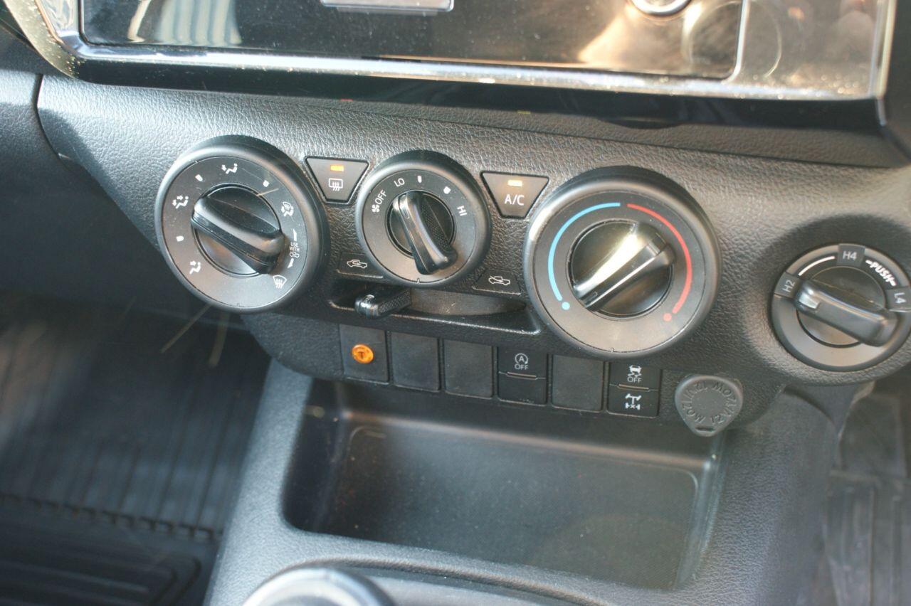 Toyota Hilux view 43