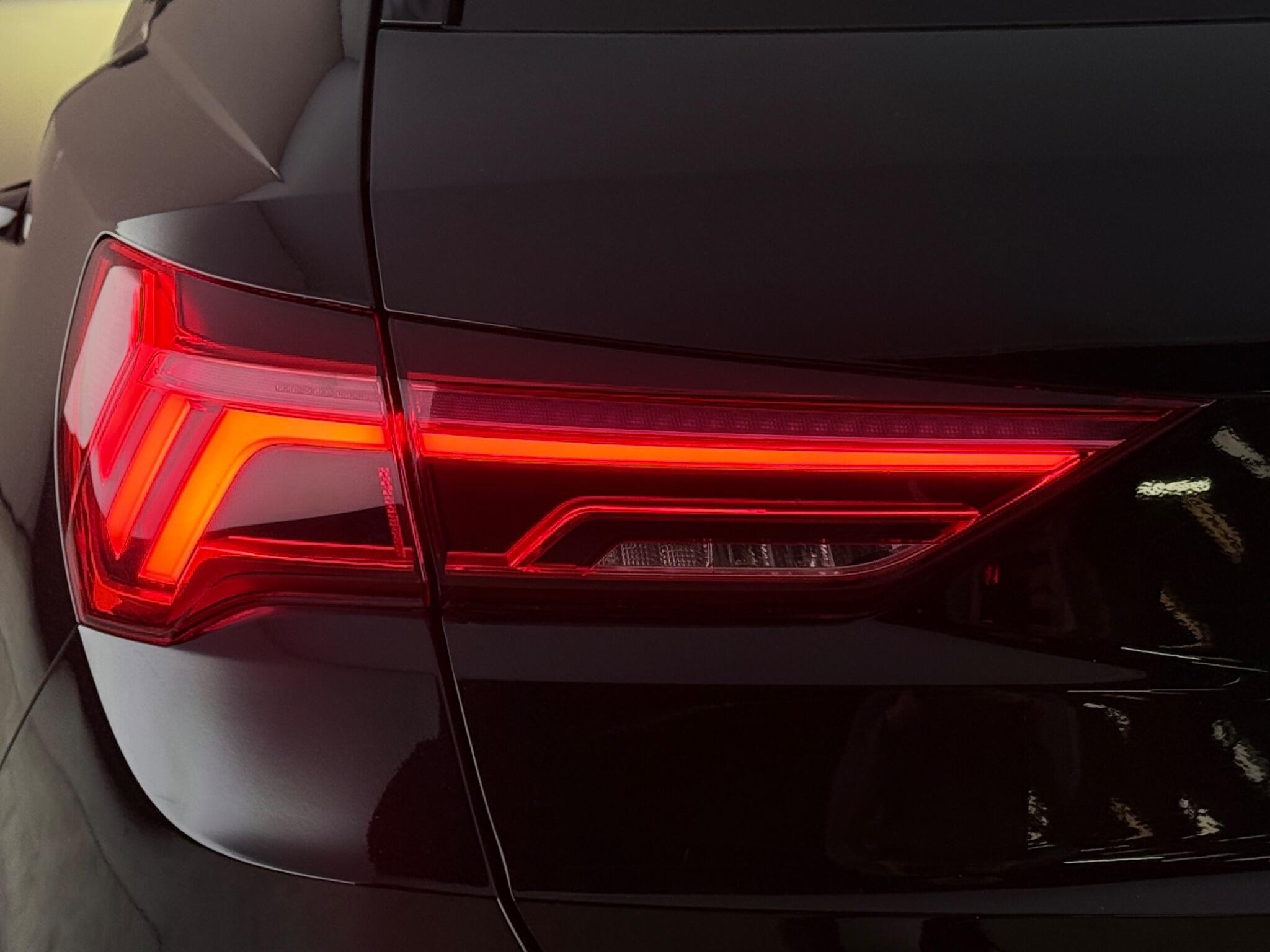 Audi Q3 view 12