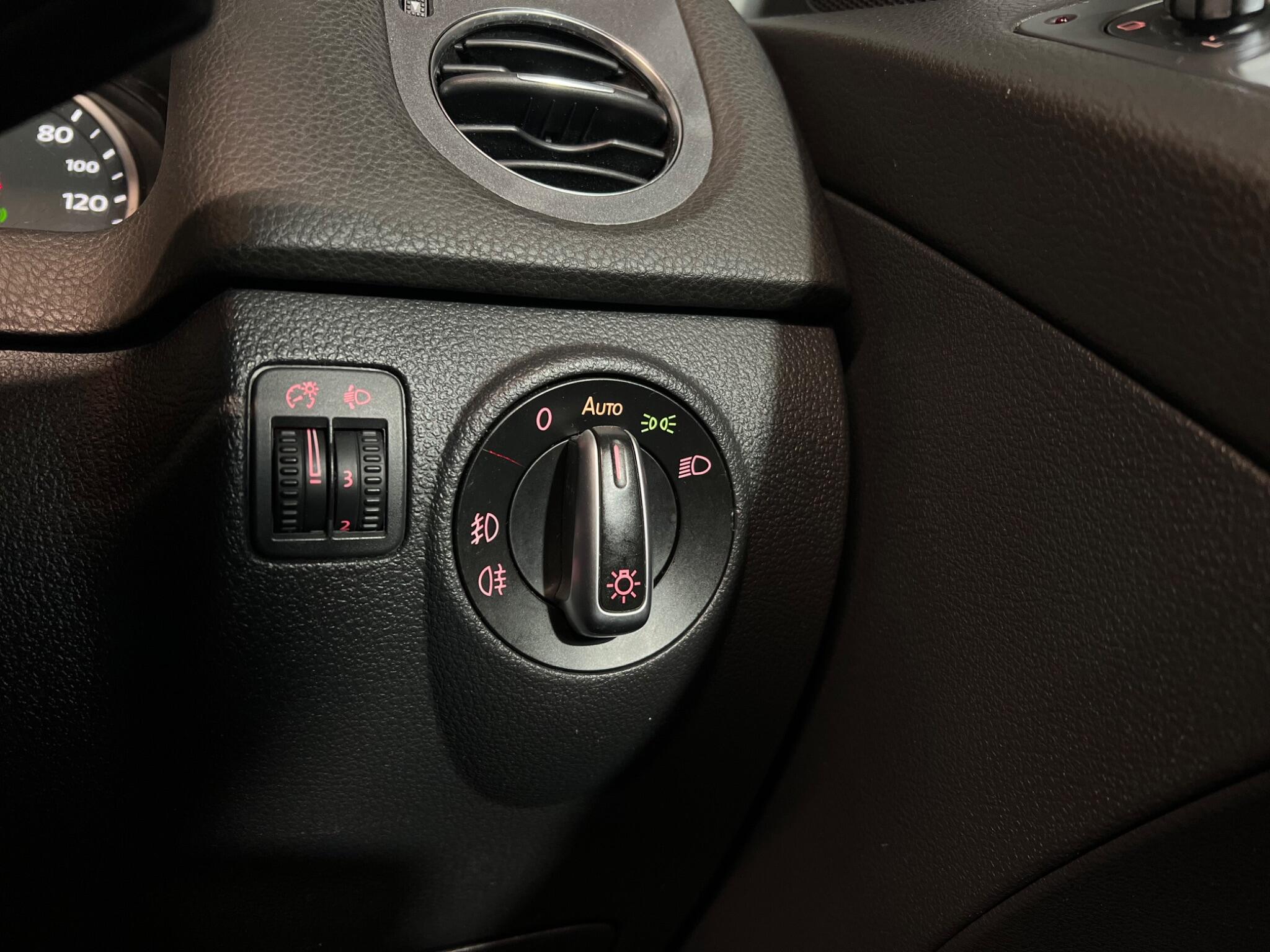 Volkswagen Tiguan view 21
