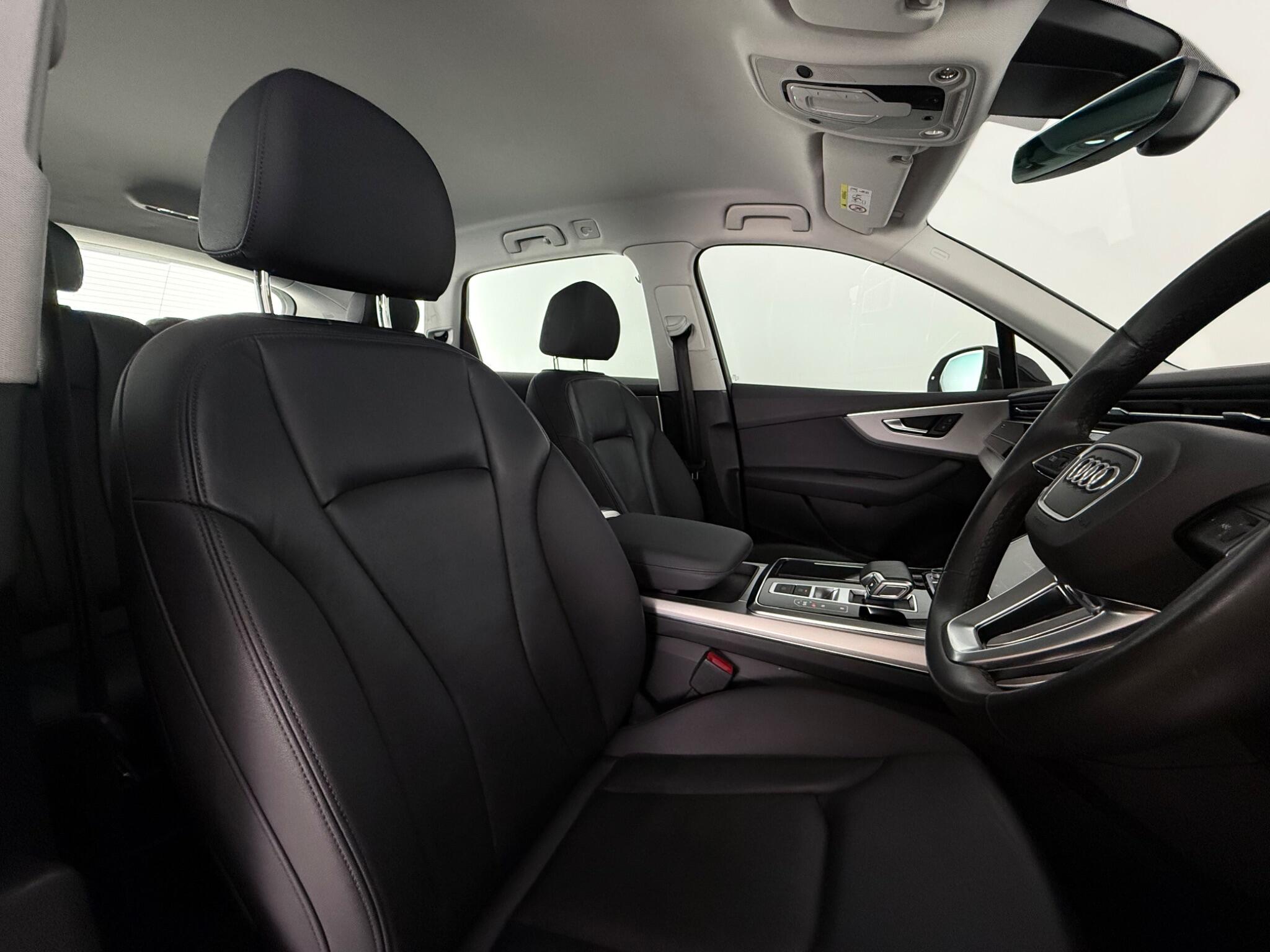 Audi Q7 view 32