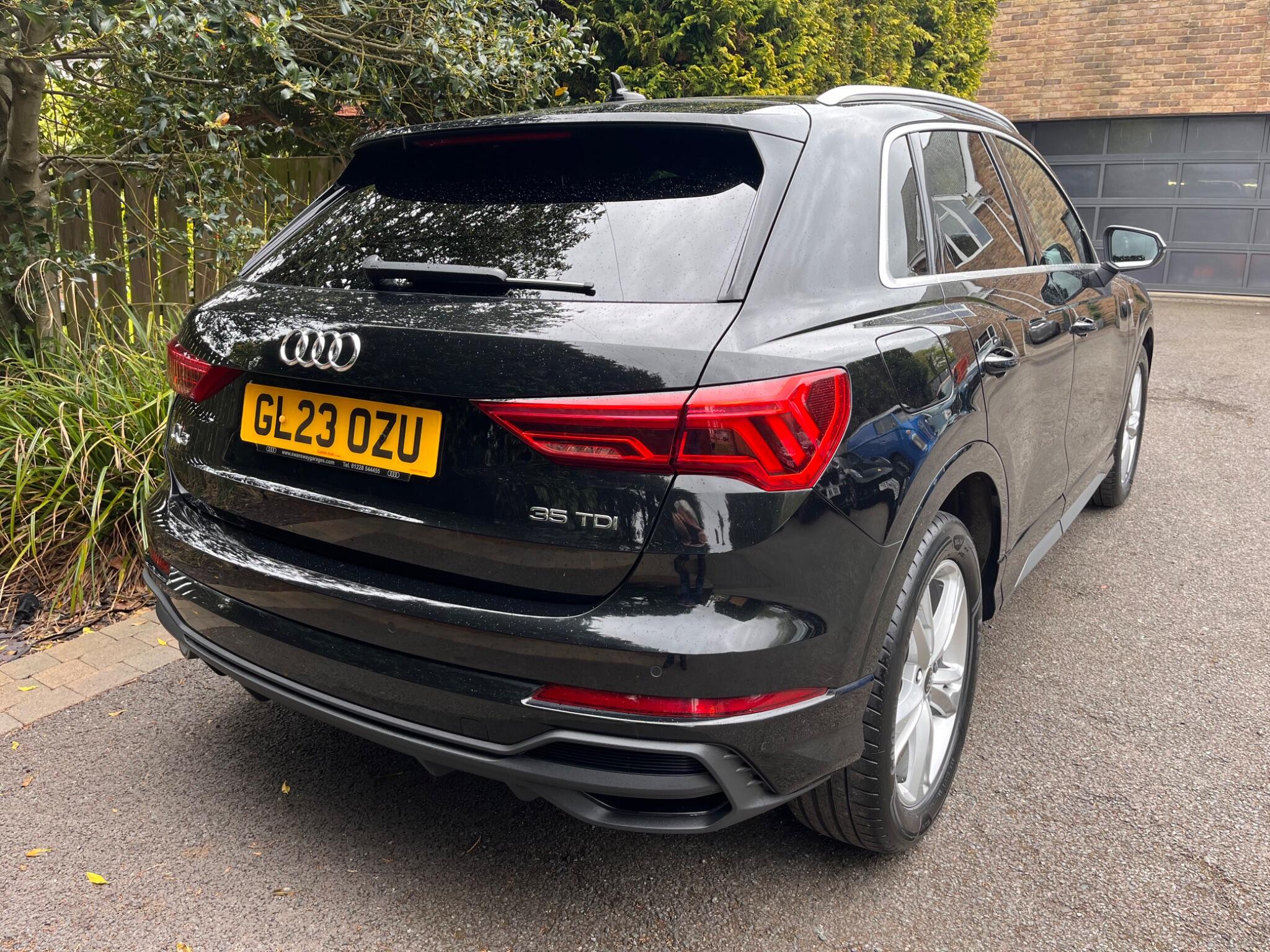 Audi Q3 view 16