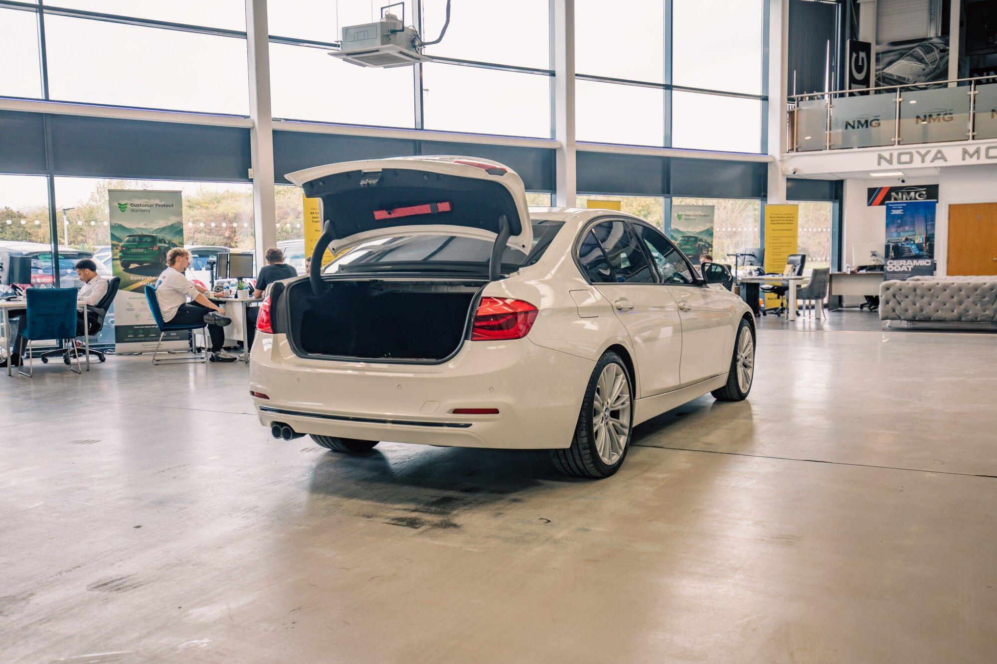 BMW 3 Series view 30