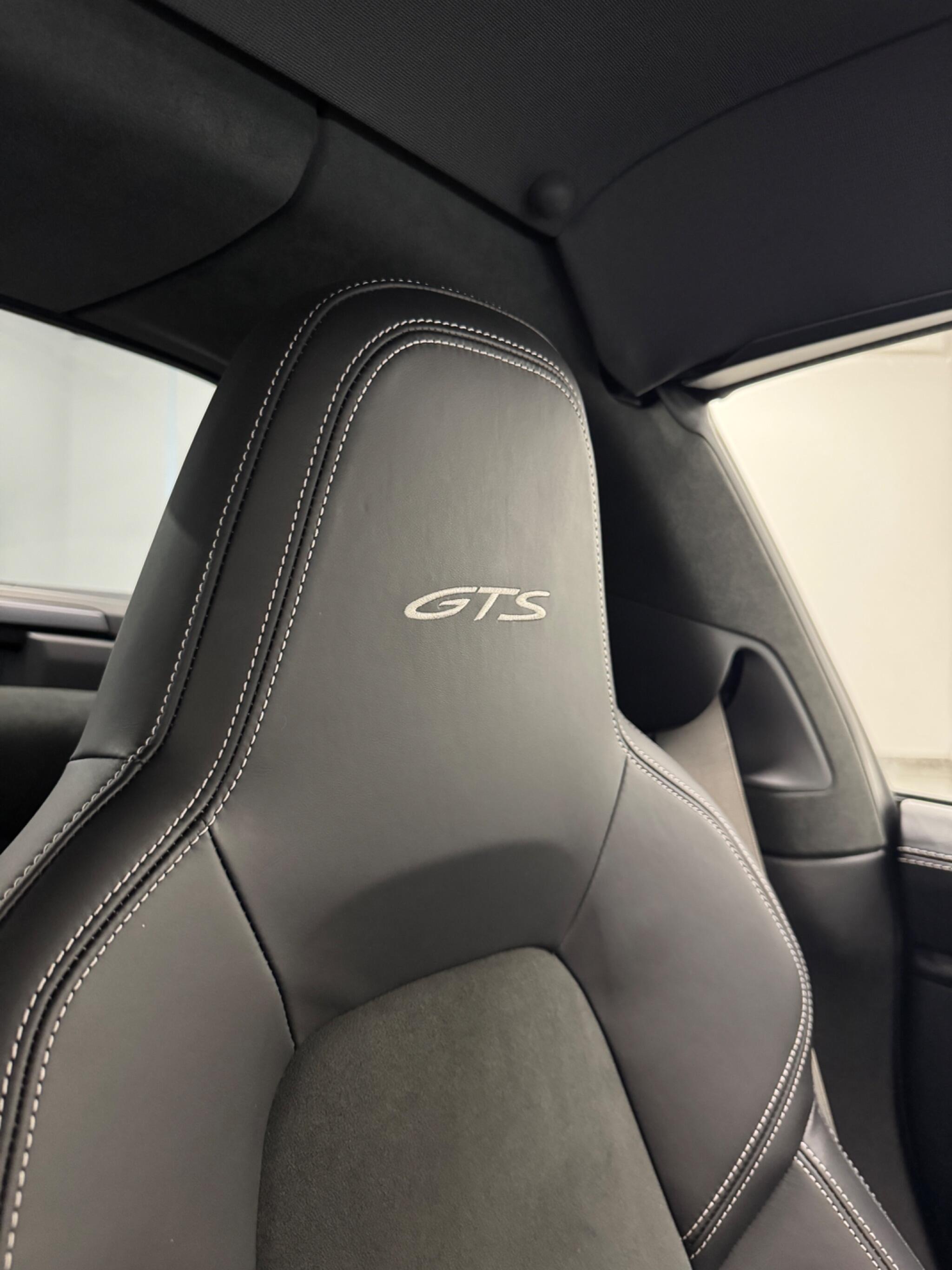 Porsche 911 view 37