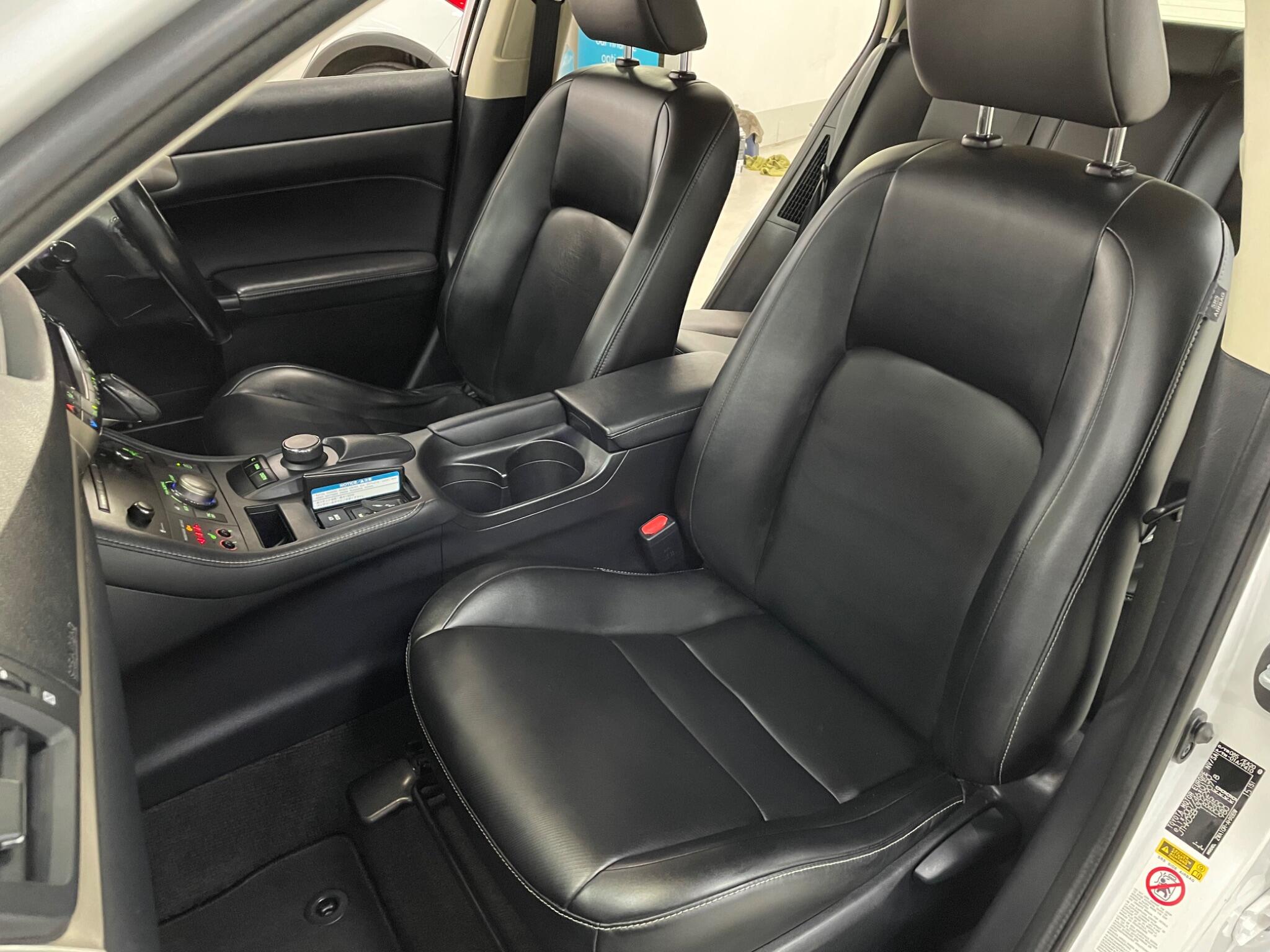Lexus CT view 17