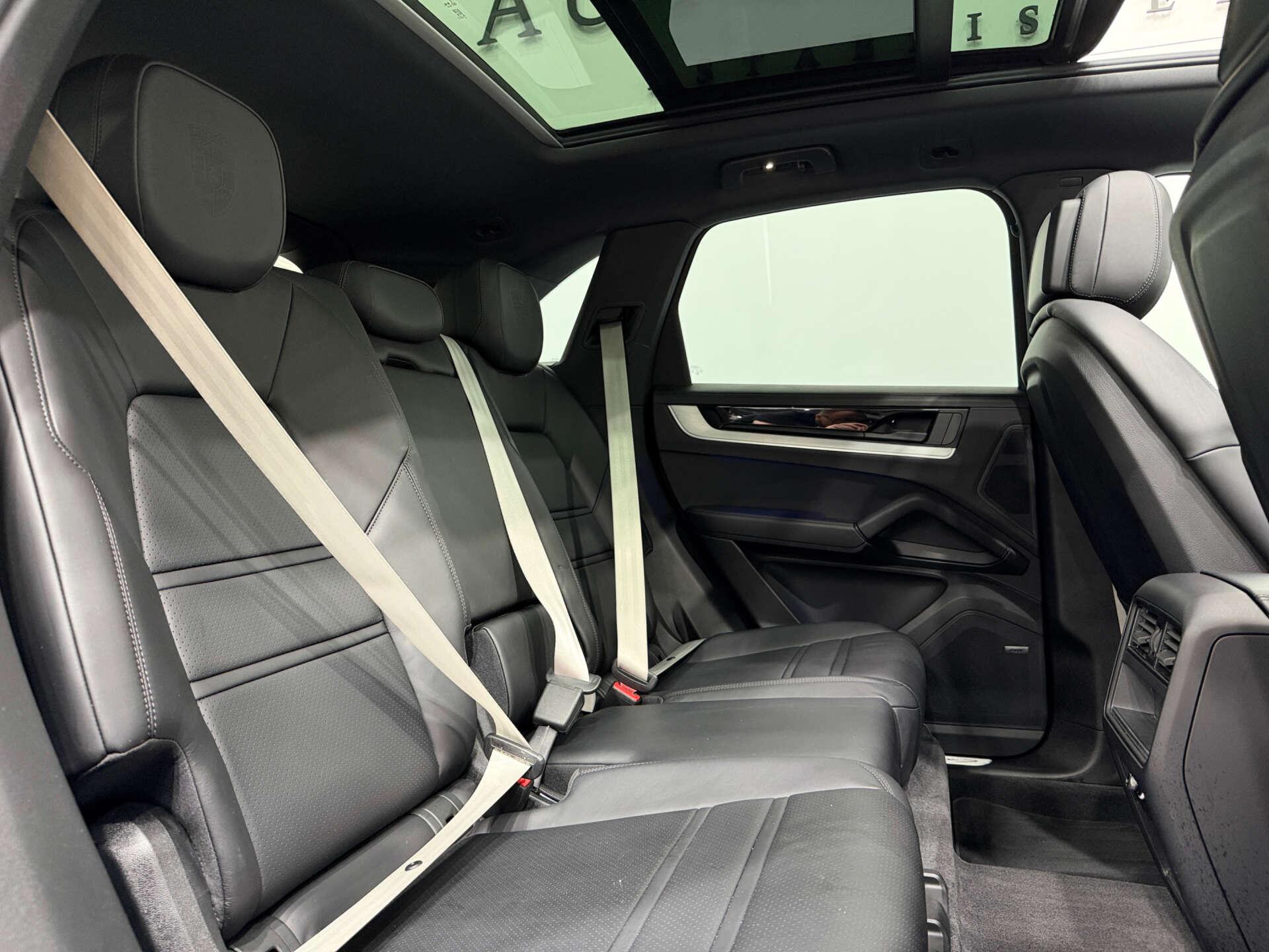 Porsche Cayenne view 13