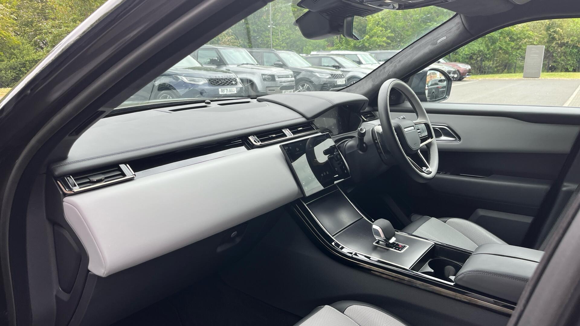 Land Rover Range Rover Velar view 24