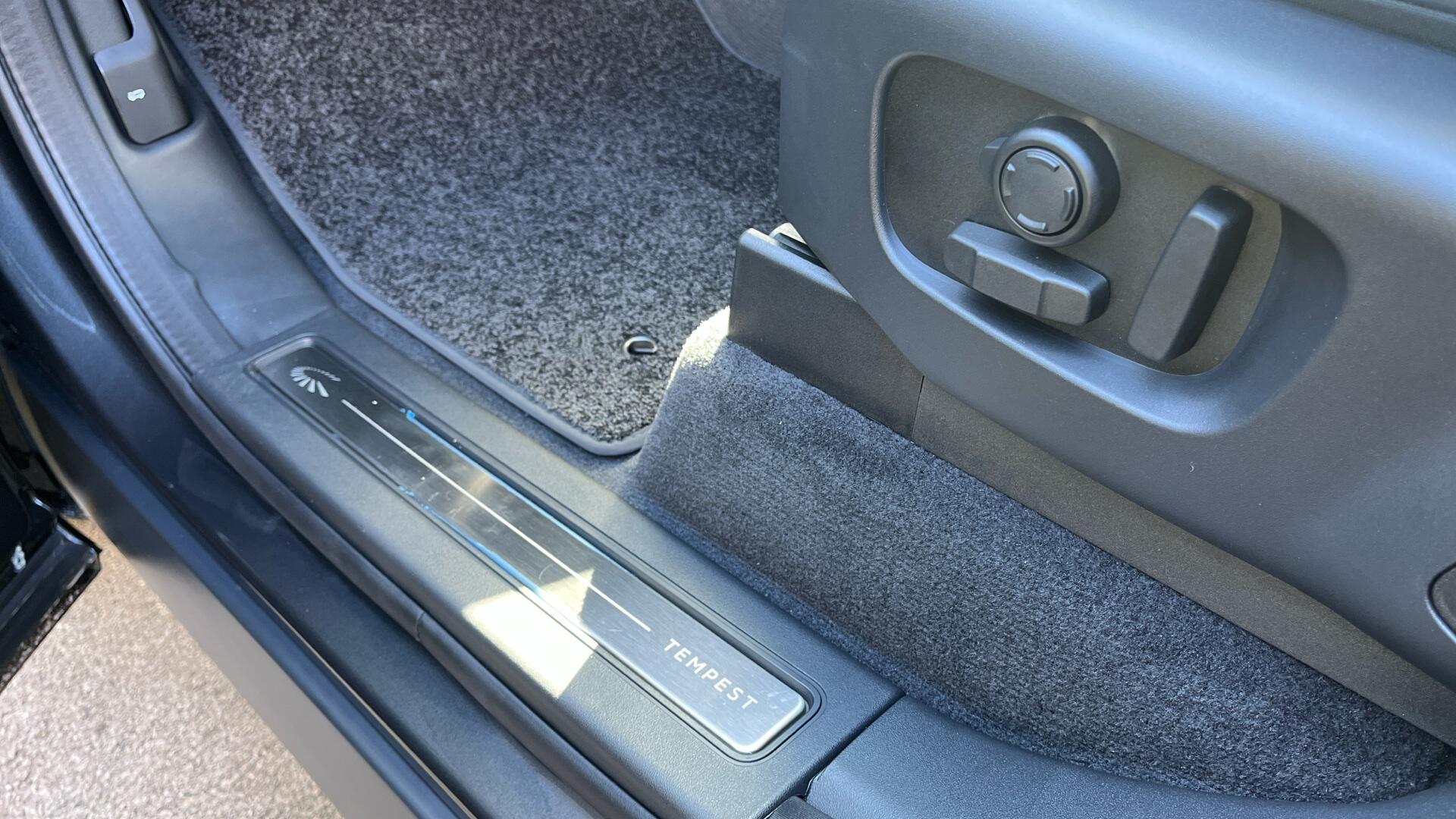 Land Rover Discovery view 53