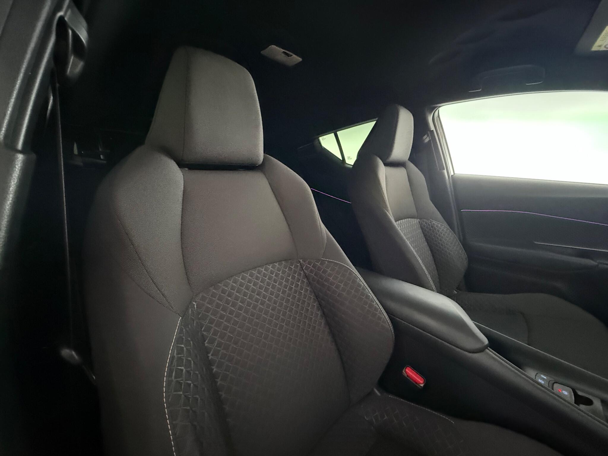 Toyota C-HR view 28