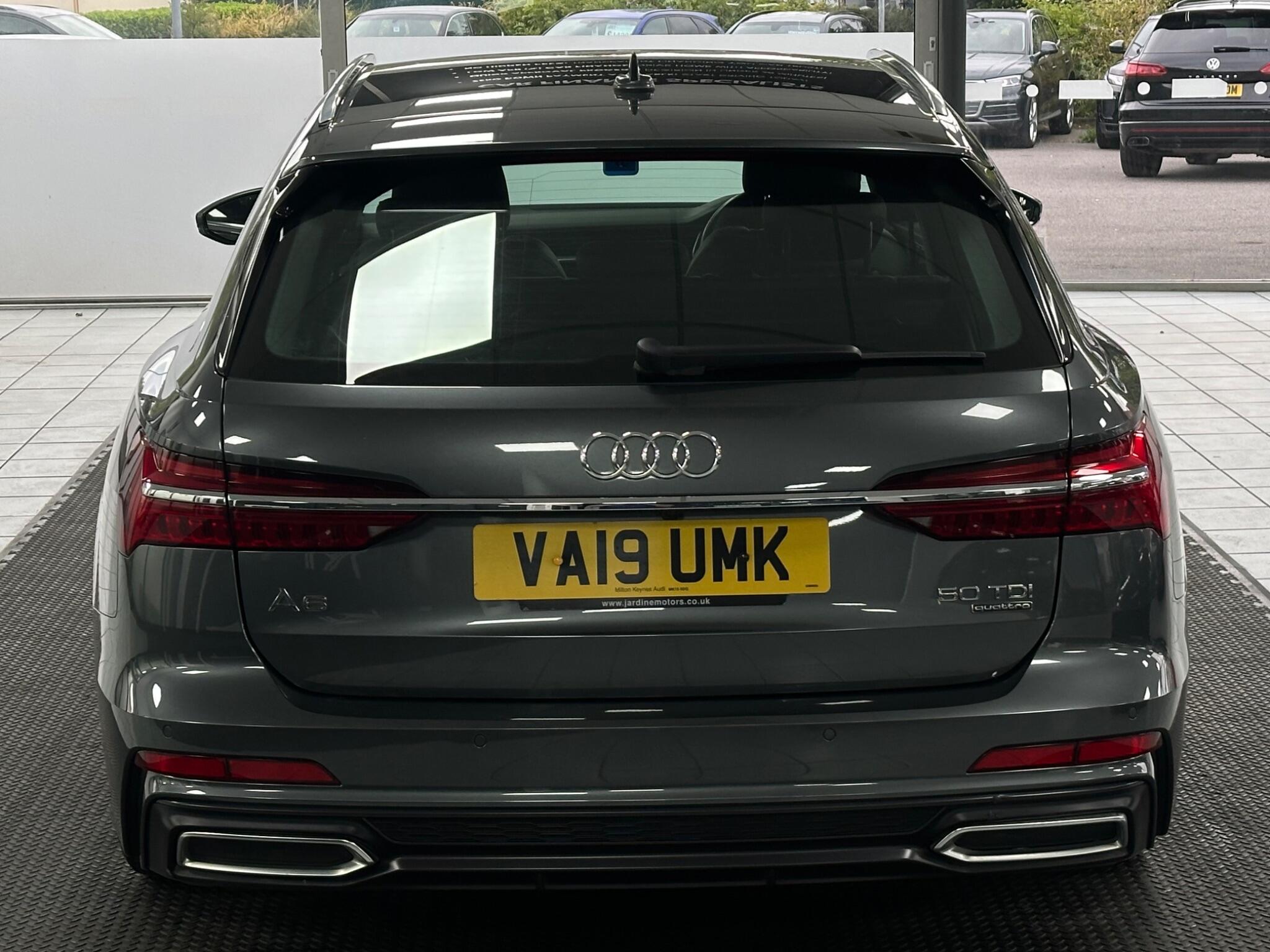 Audi A6 Avant view 11