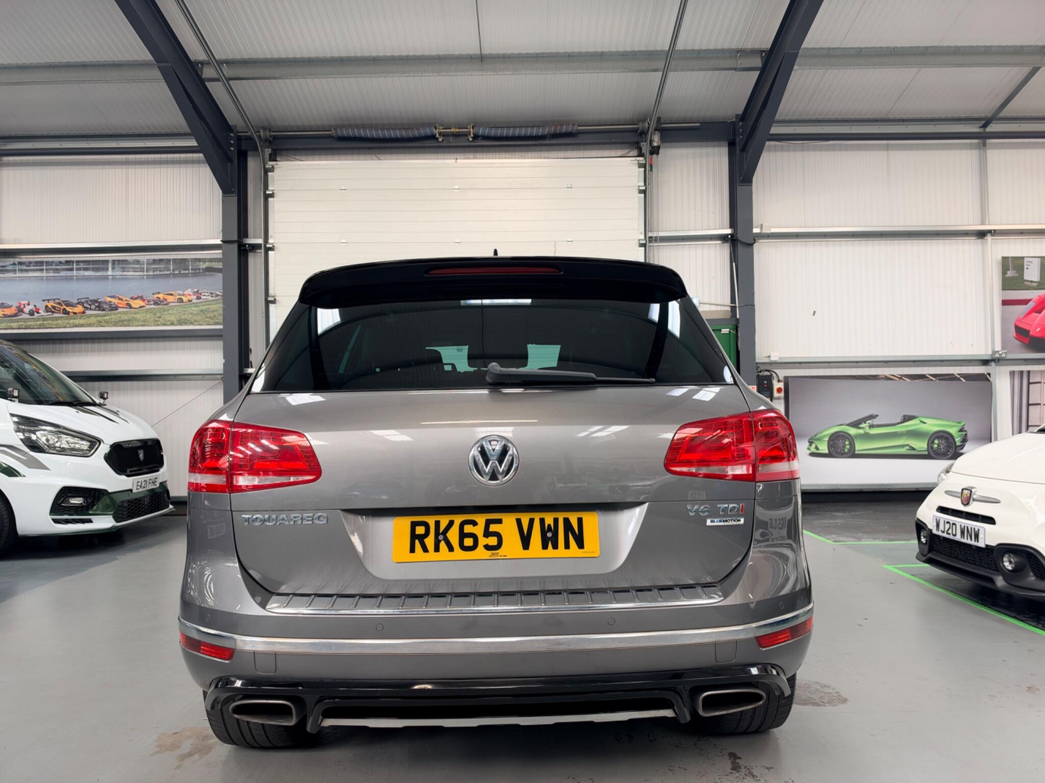 Volkswagen Touareg view 18