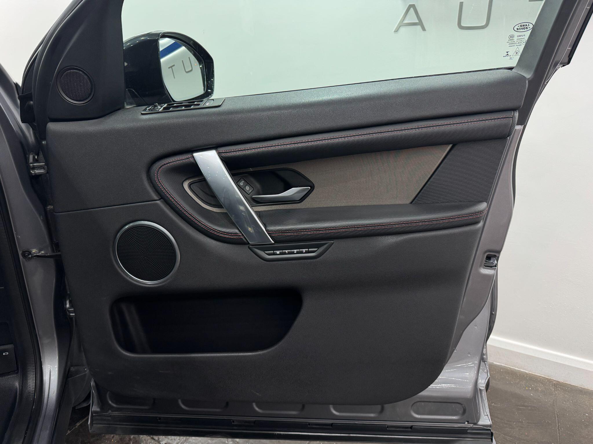 Land Rover Discovery Sport view 28
