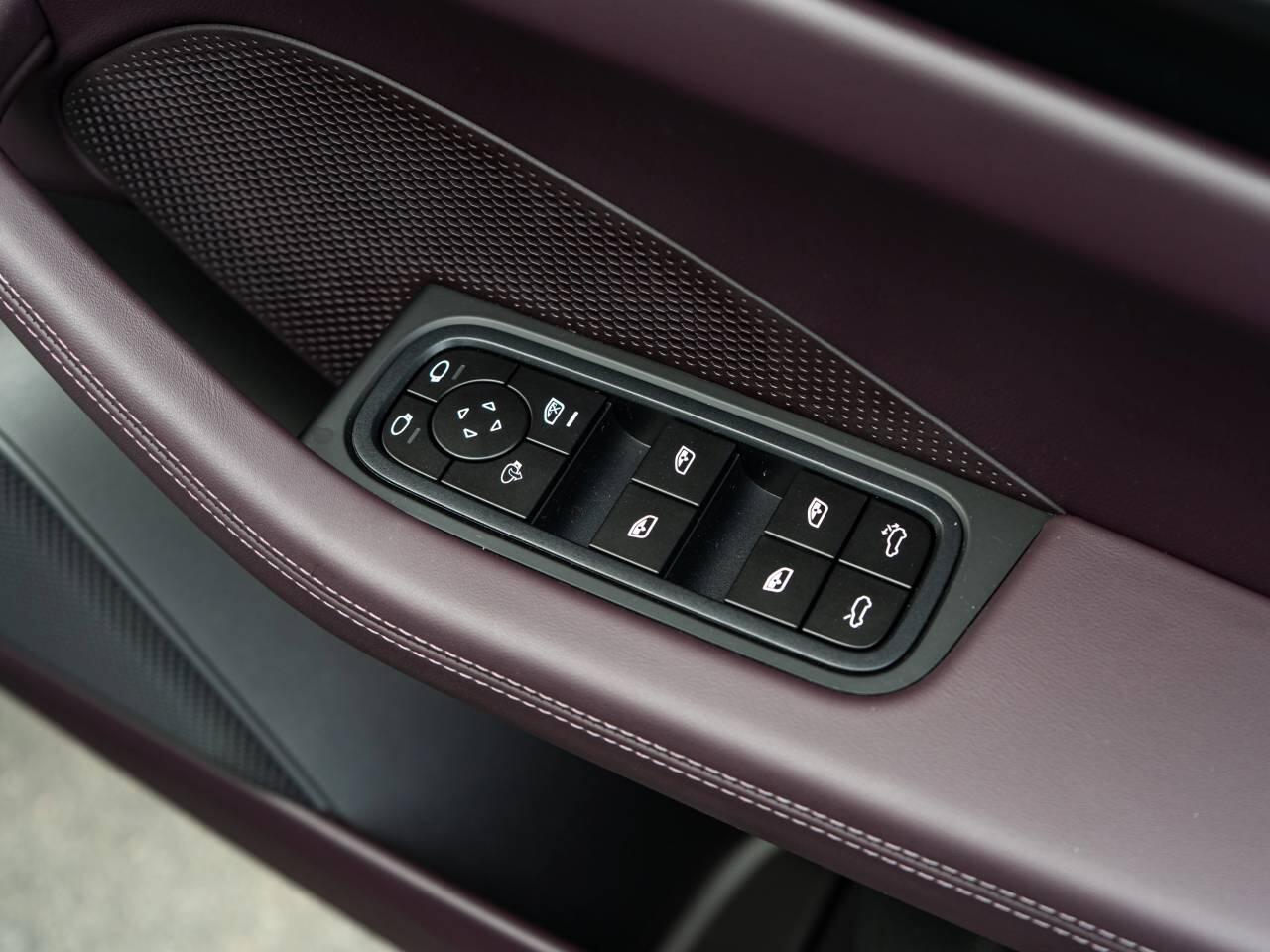 Porsche Macan view 24