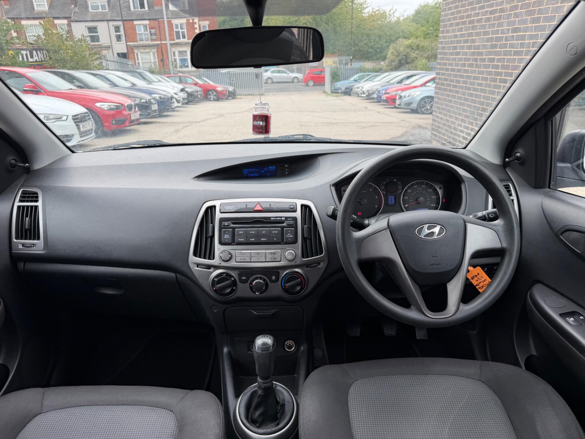 Hyundai i20 view 23