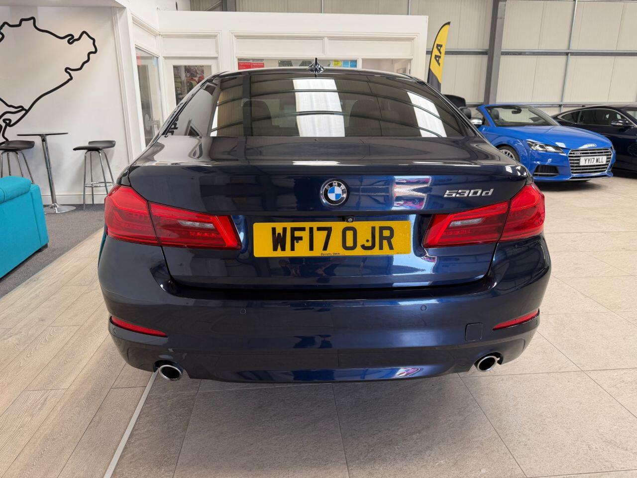 BMW 5 Series view 8
