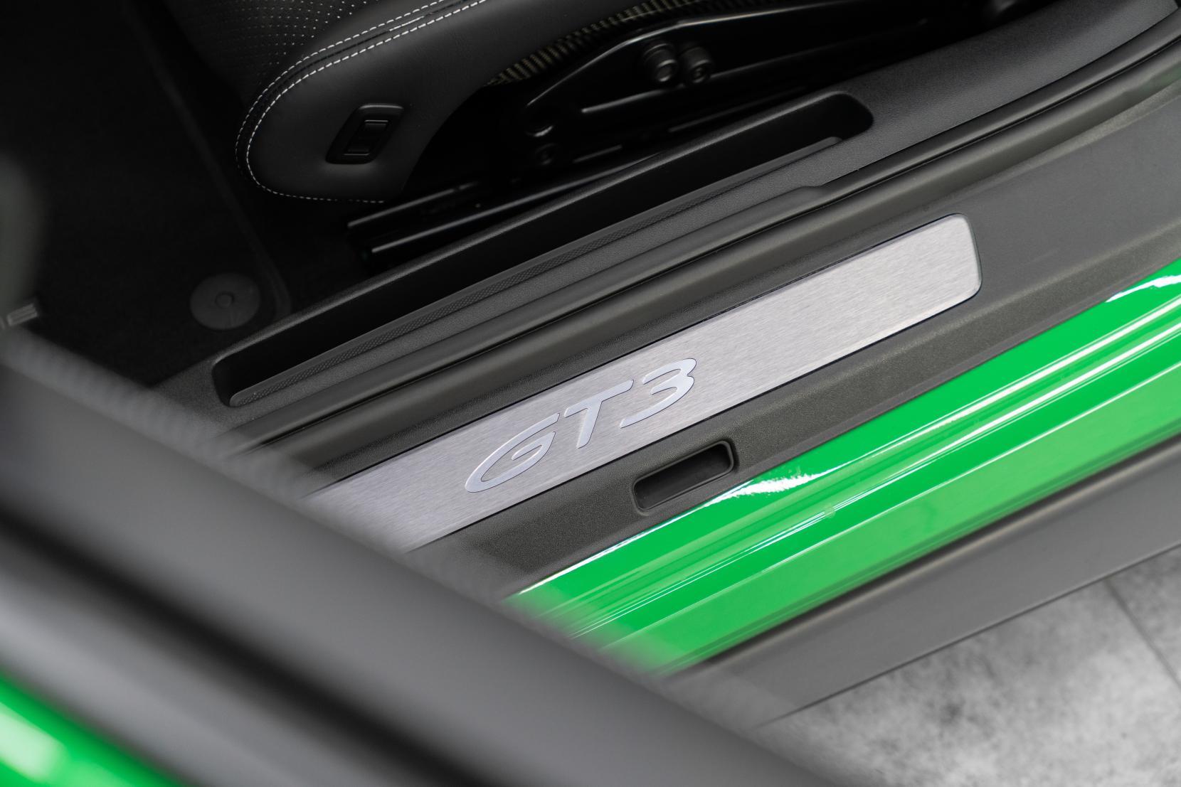 Porsche 911 view 23
