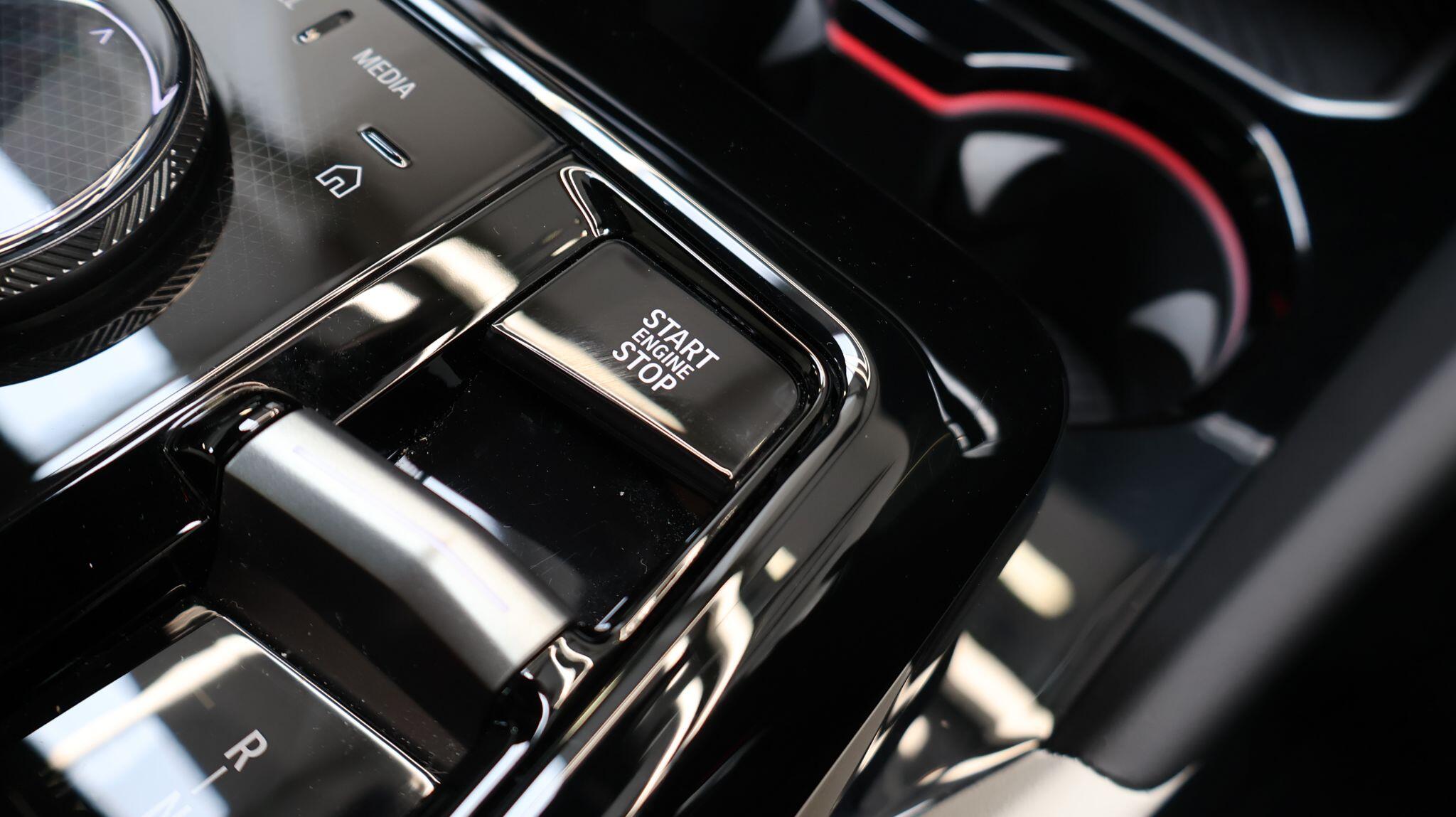 BMW 5 Series view 38