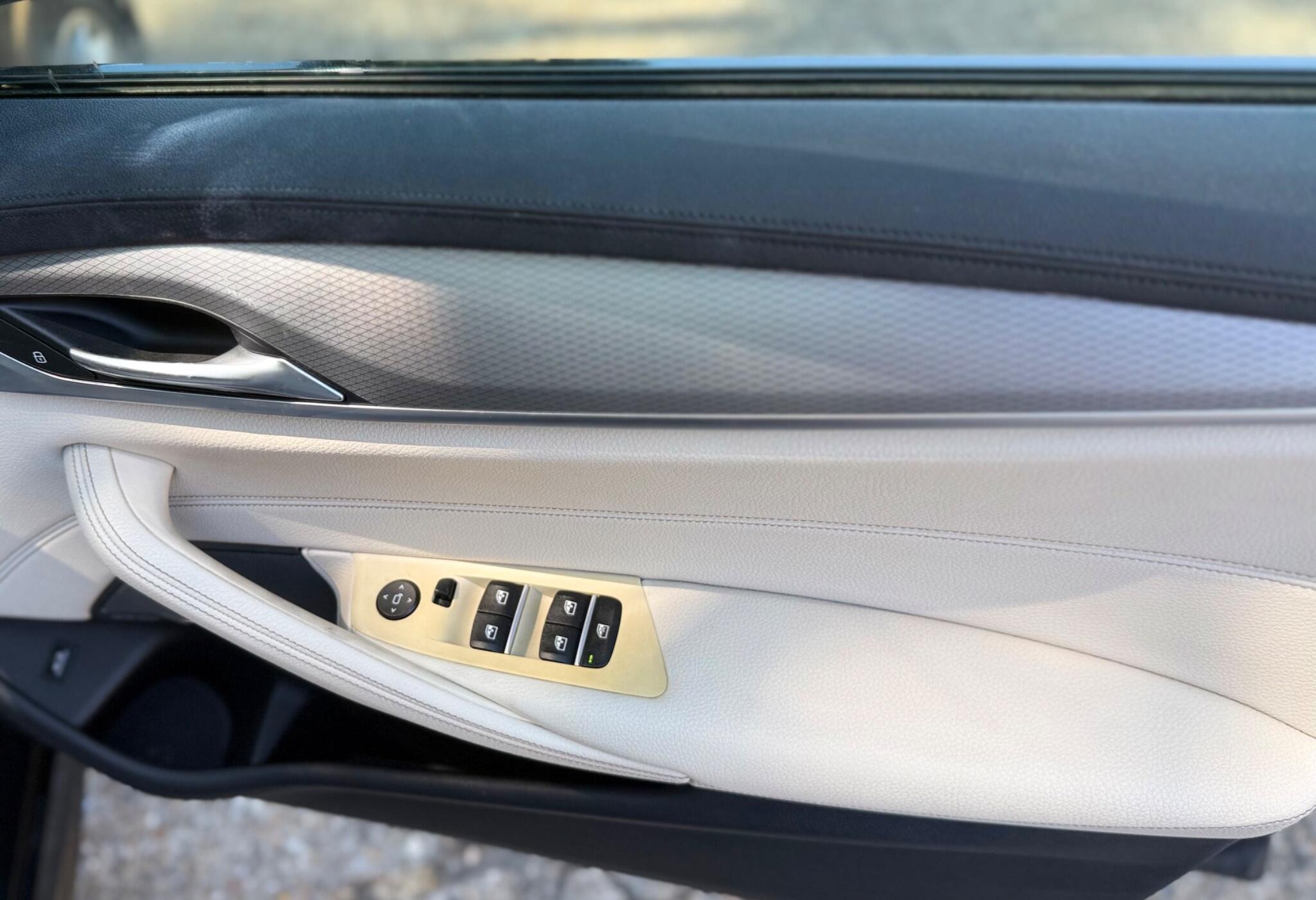 BMW 5 Series view 21