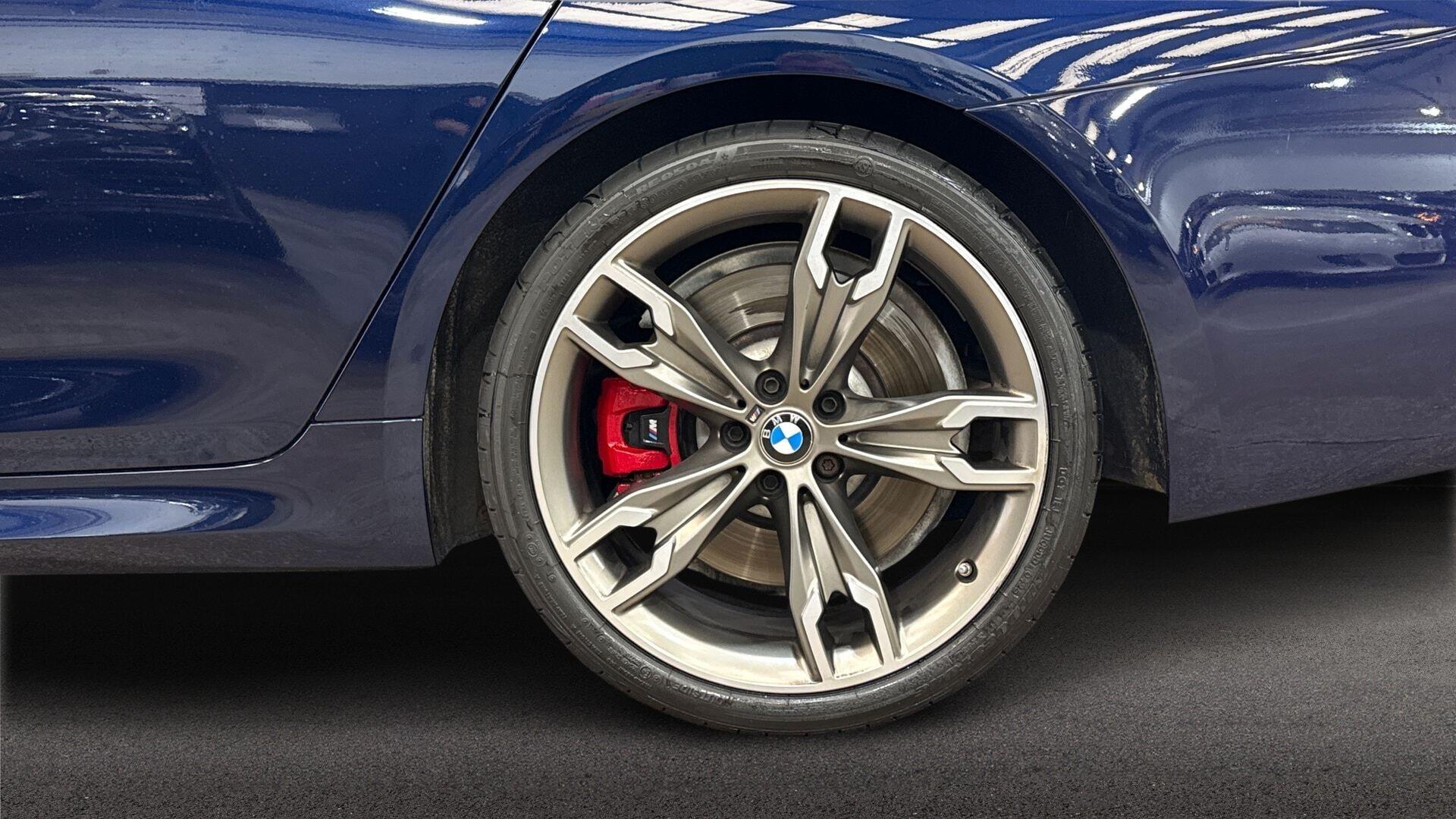 BMW 5 Series view 14
