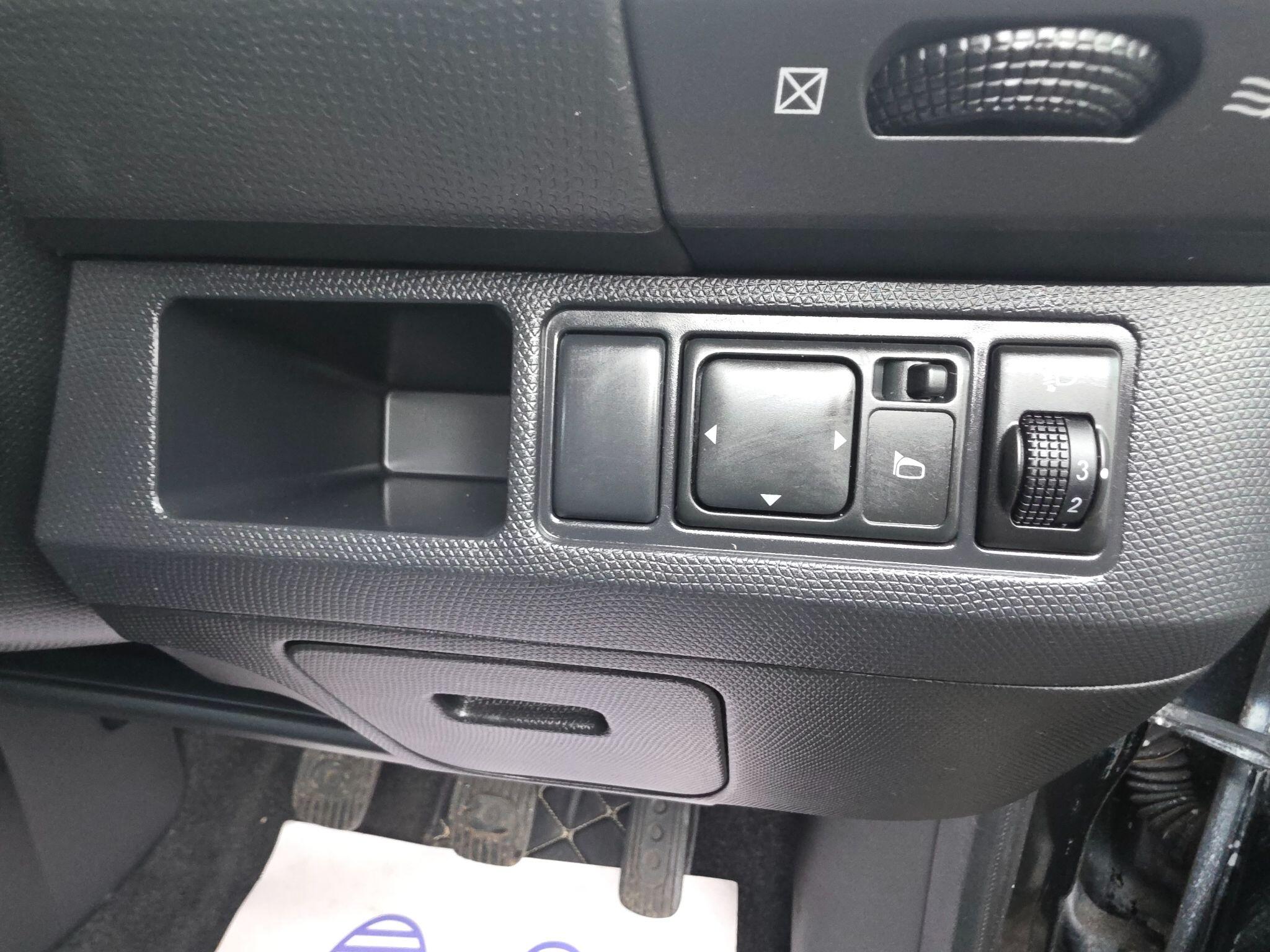2009 Nissan Micra image 26